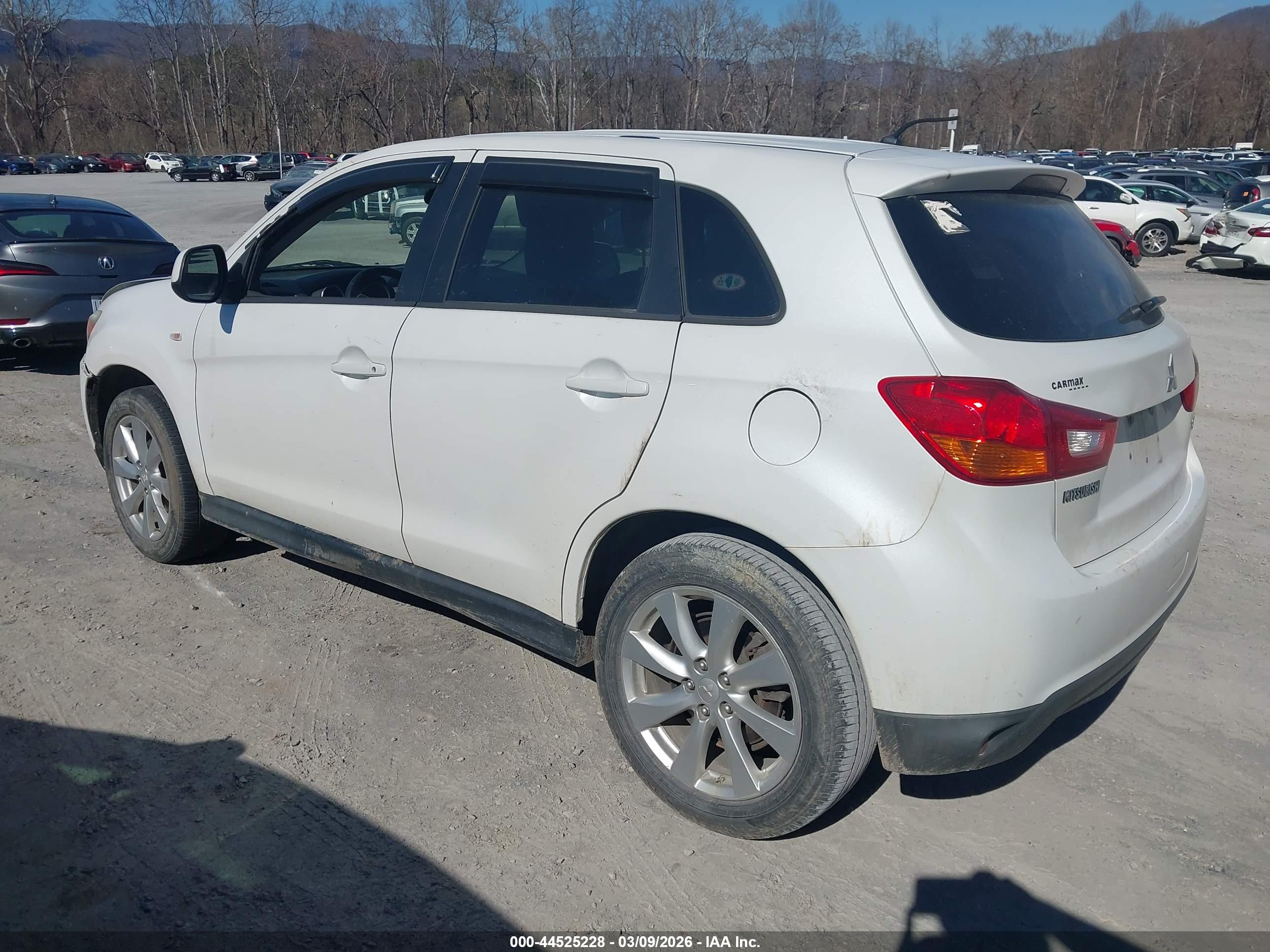 MITSUBISHI OUTLANDER image 3