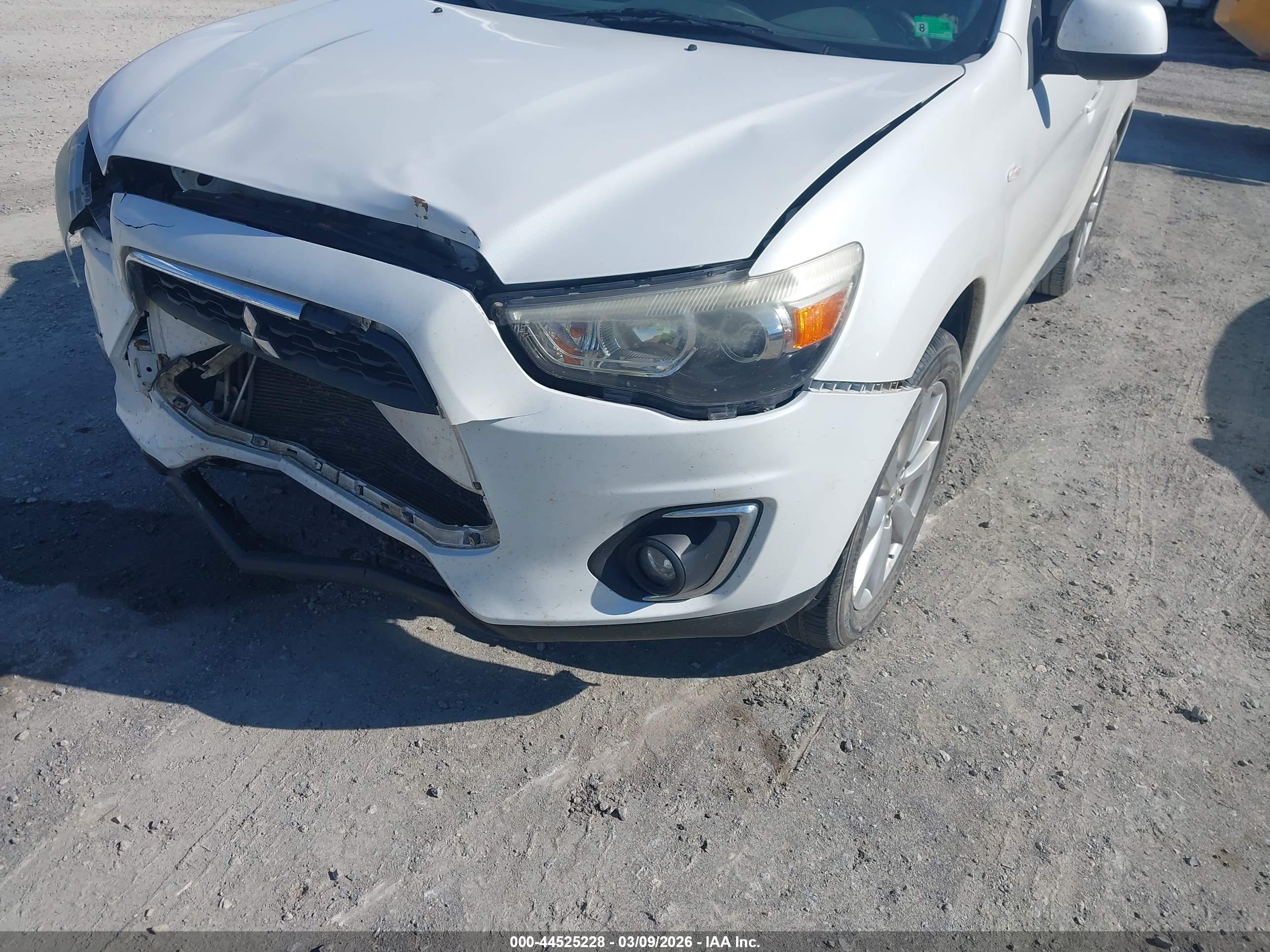 MITSUBISHI OUTLANDER image 6