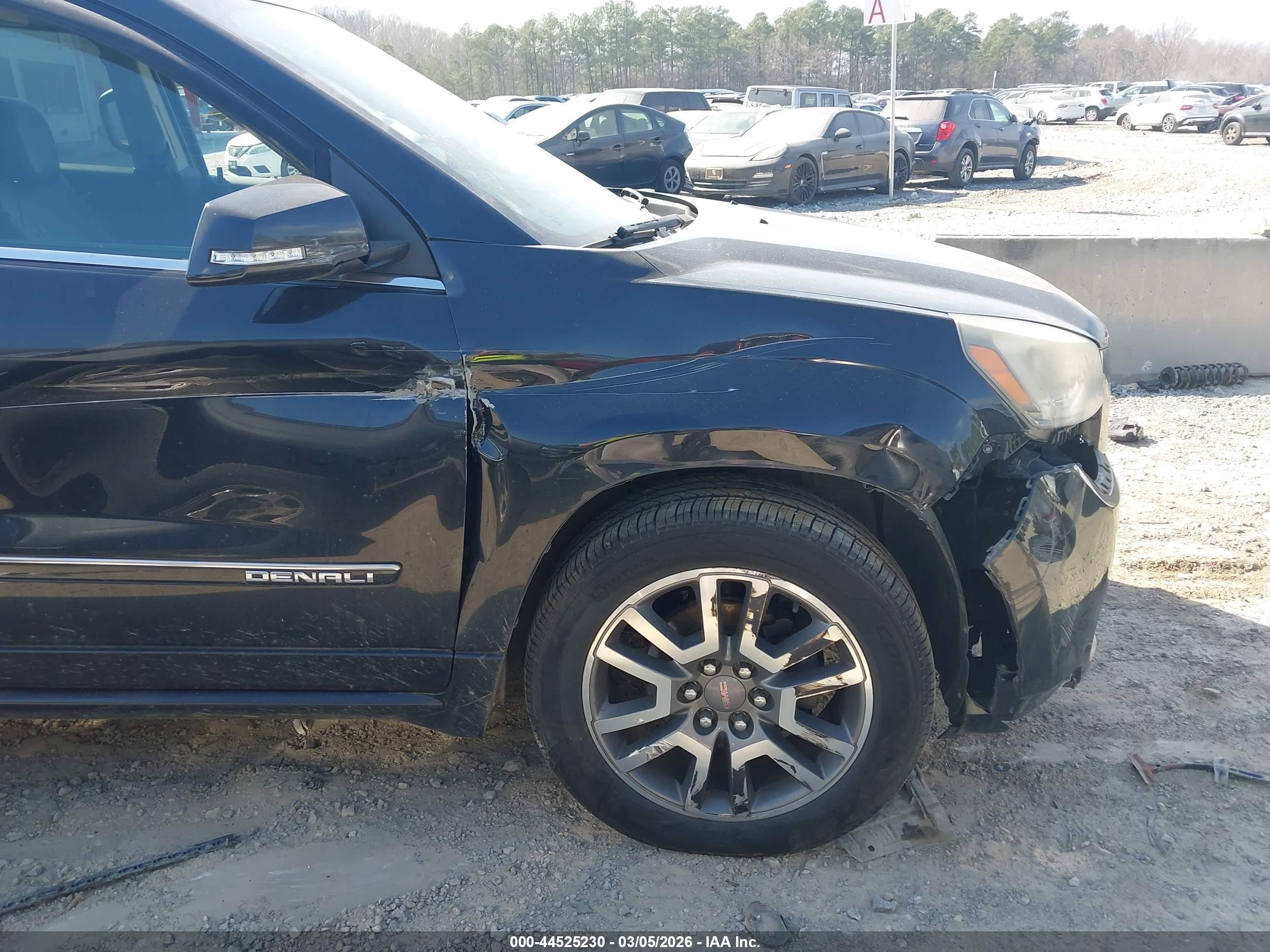 GMC ACADIA image 6