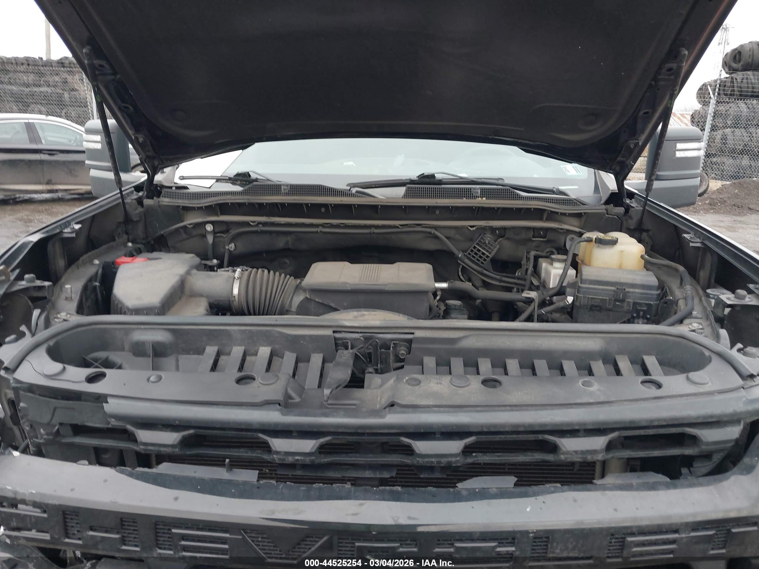 CHEVROLET SILVERADO image 10