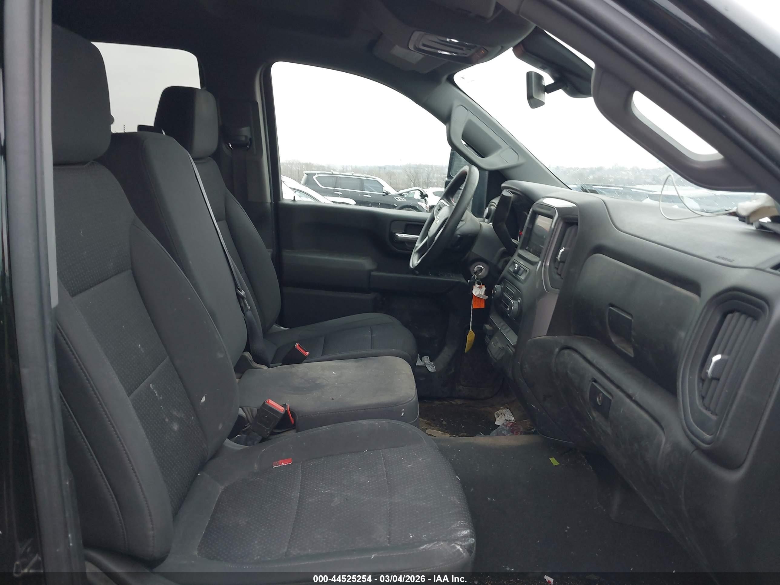 CHEVROLET SILVERADO image 5