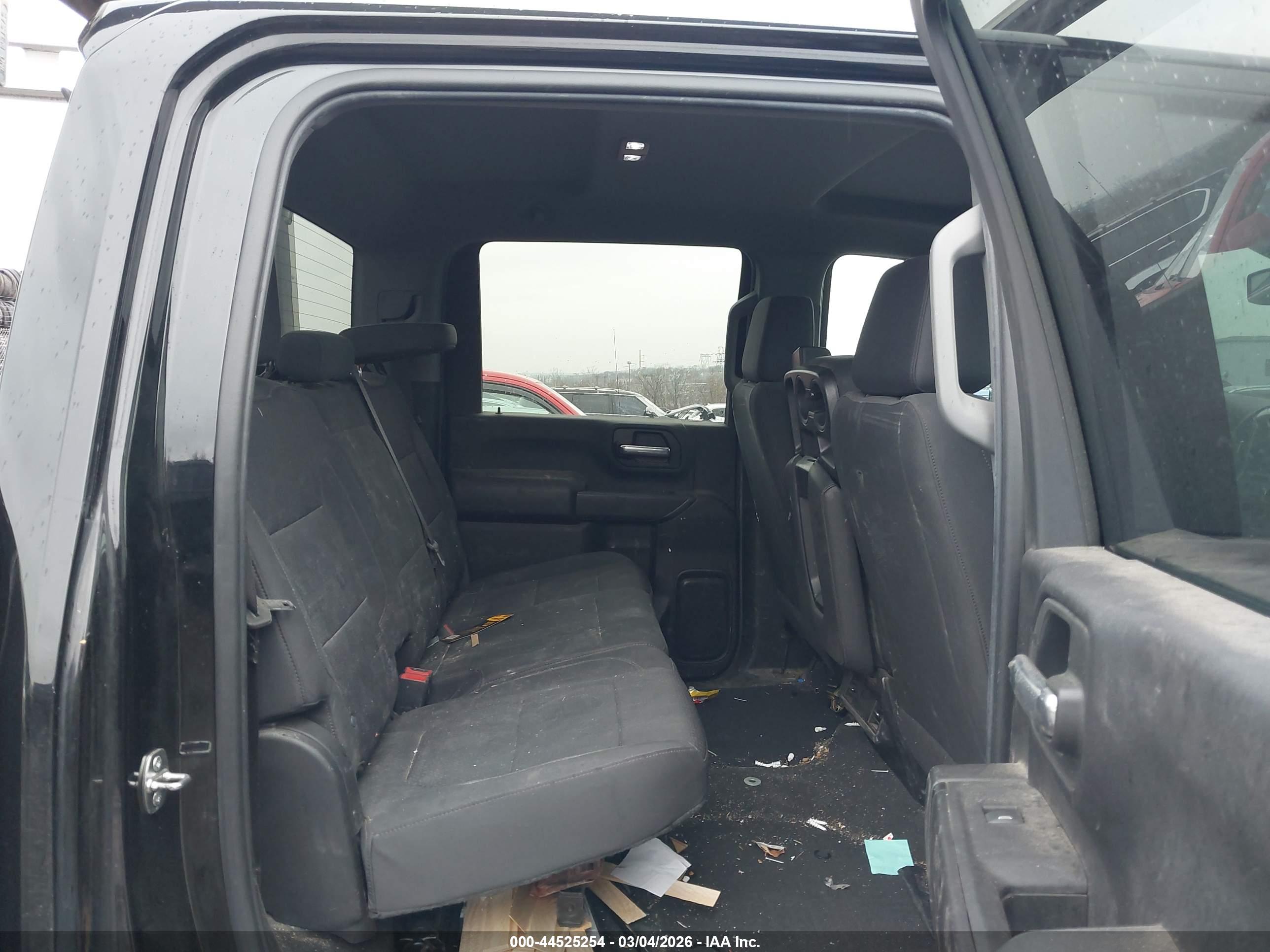 CHEVROLET SILVERADO image 8