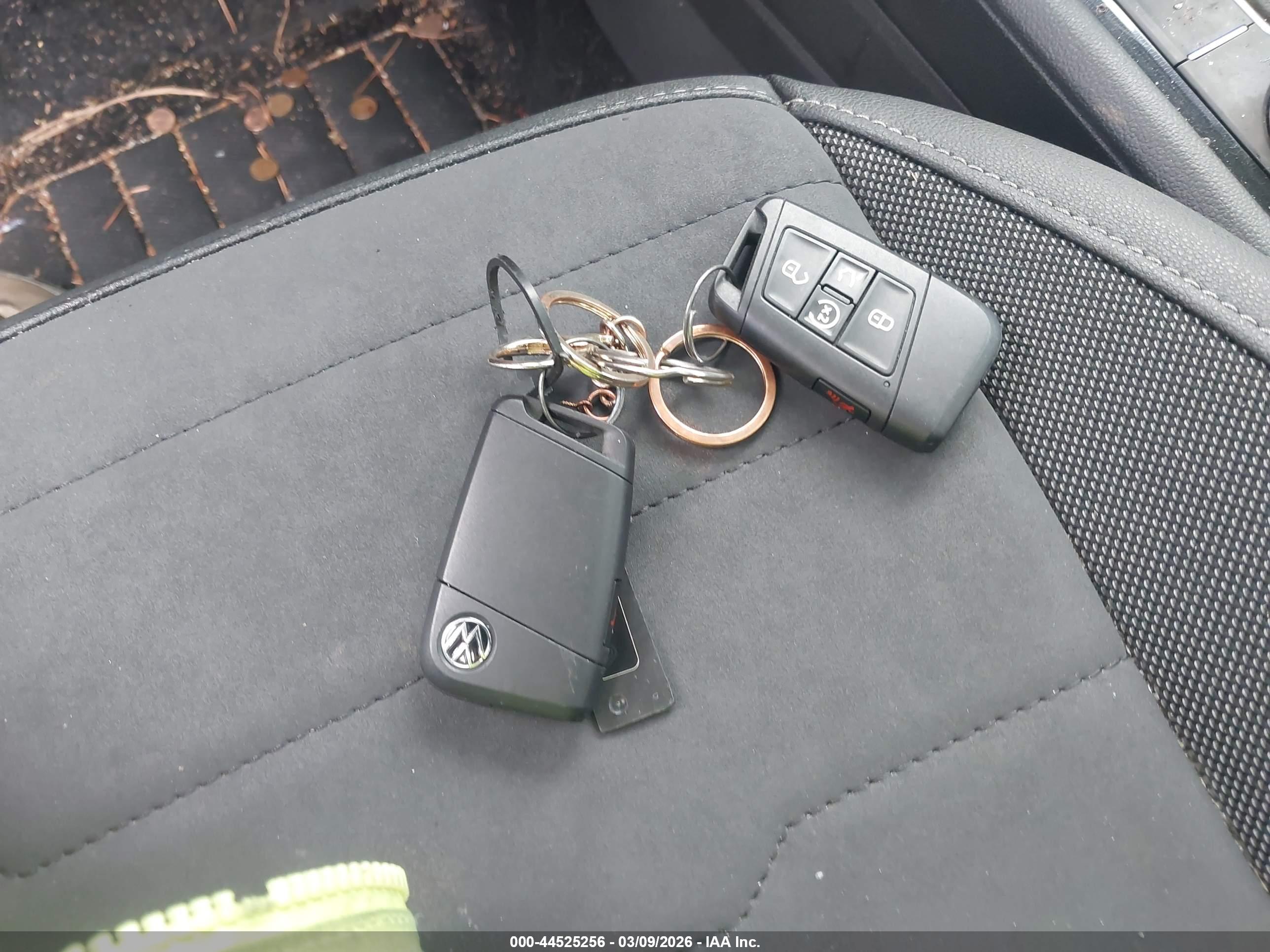 VOLKSWAGEN TAOS image 11