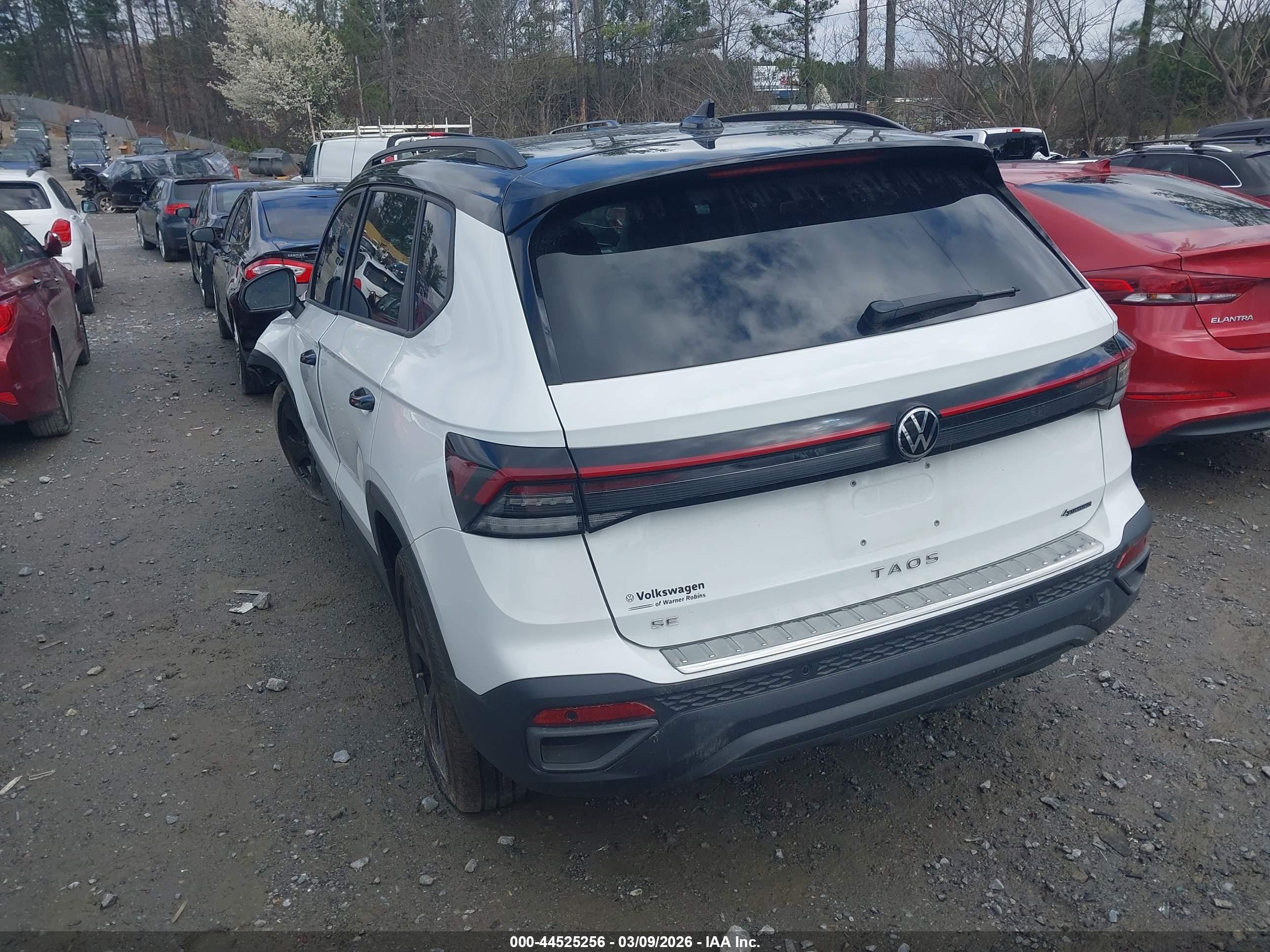 VOLKSWAGEN TAOS image 3