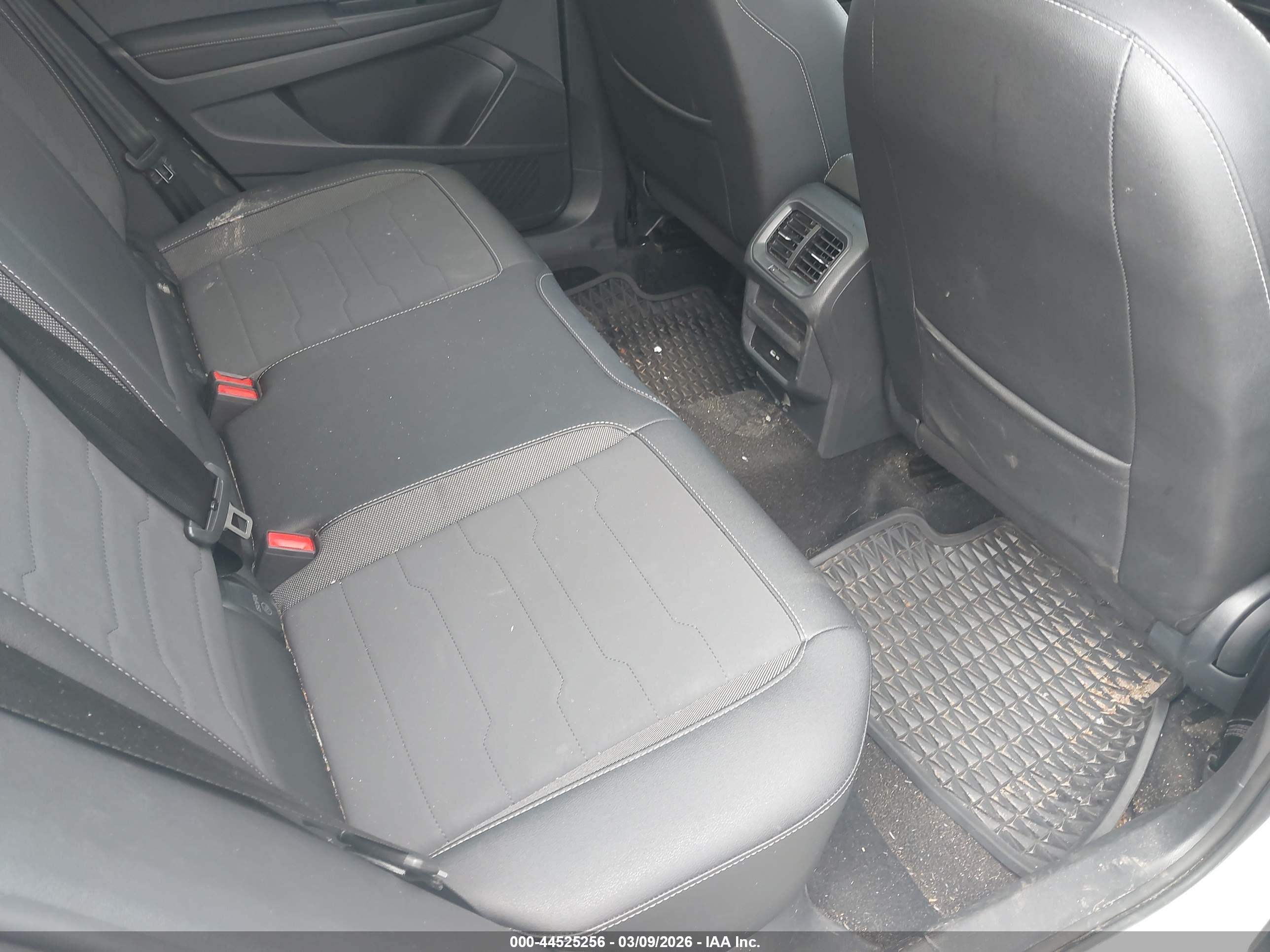 VOLKSWAGEN TAOS image 8