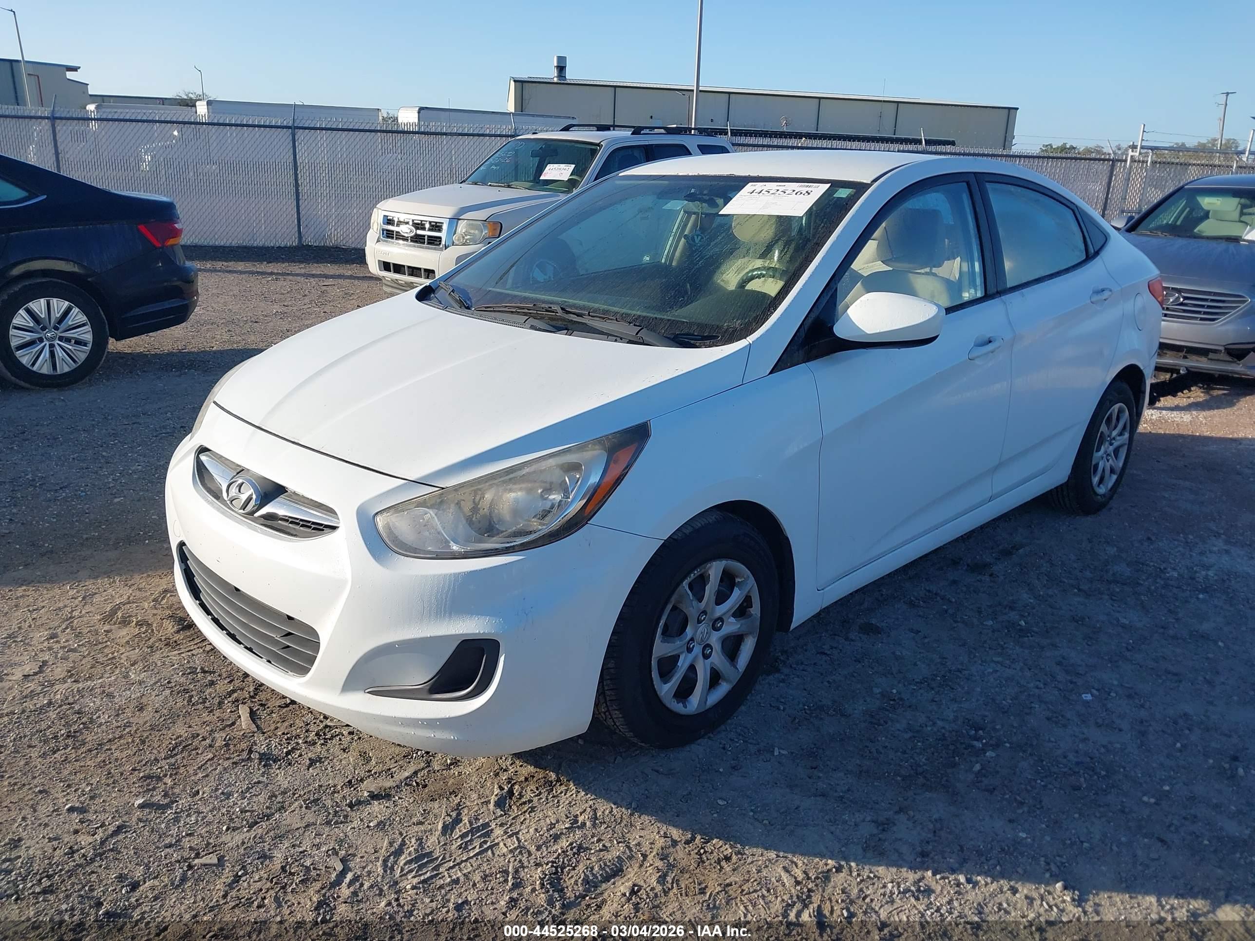 HYUNDAI ACCENT image 2