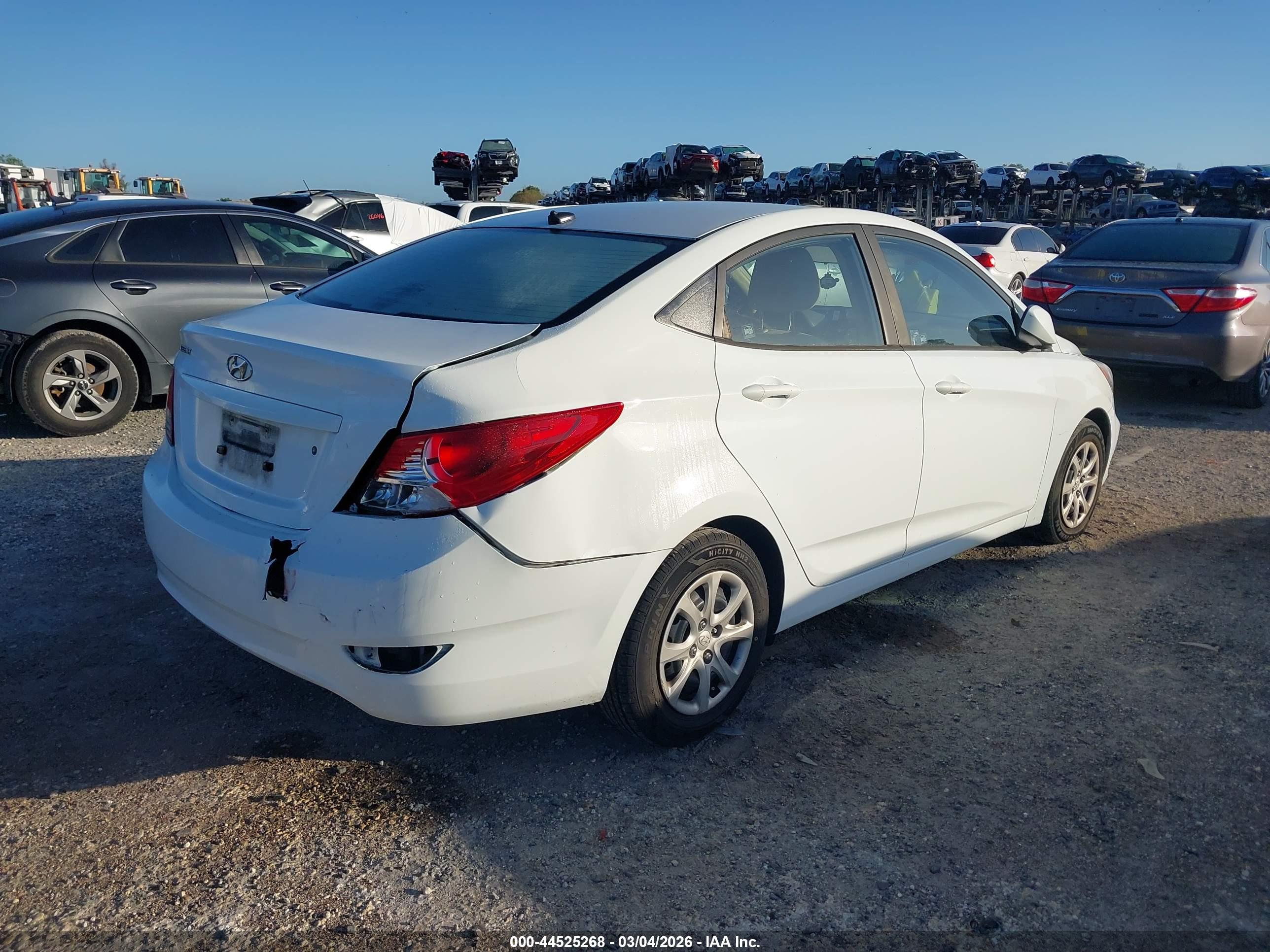 HYUNDAI ACCENT image 4