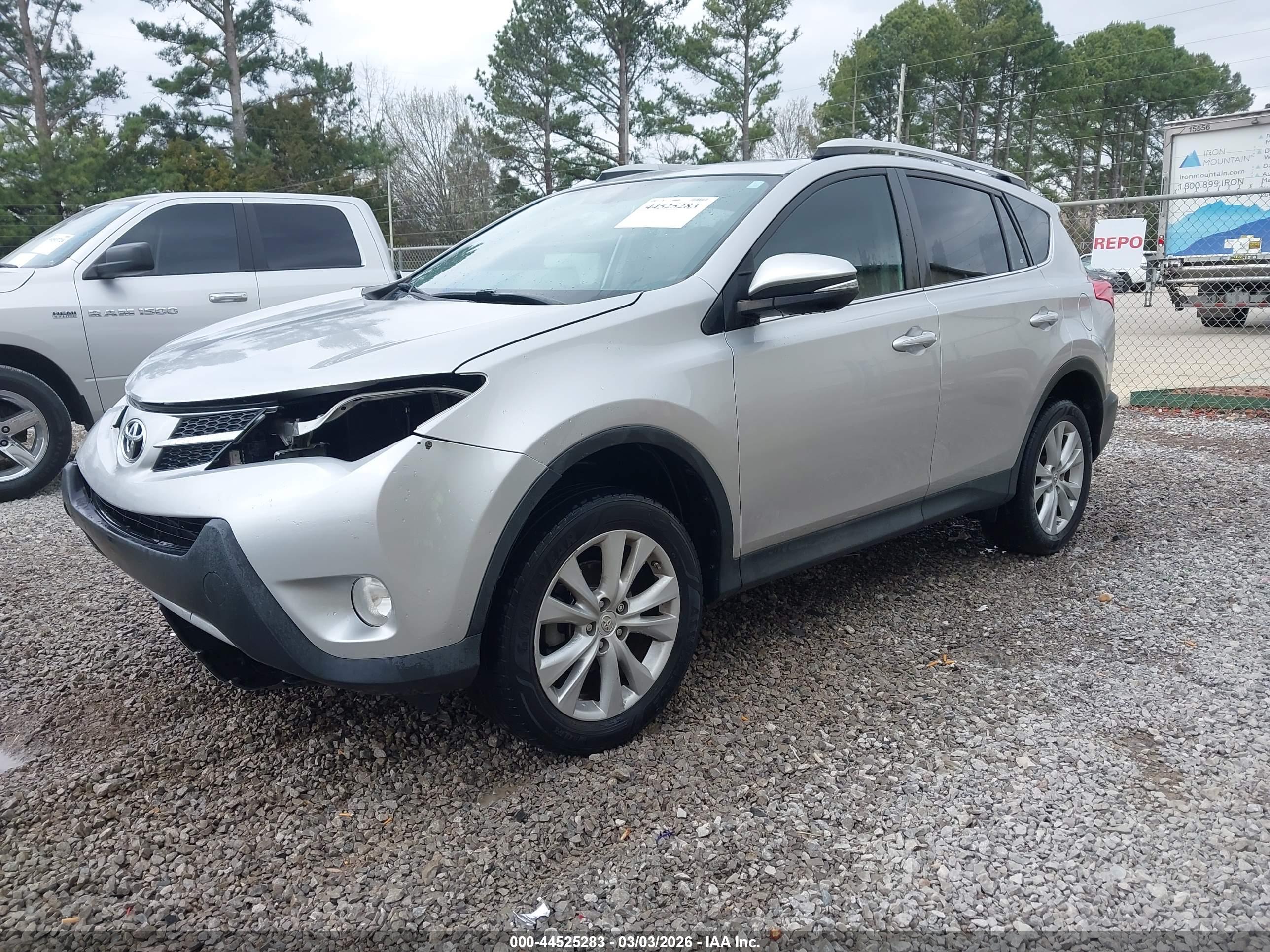 TOYOTA RAV4 image 2