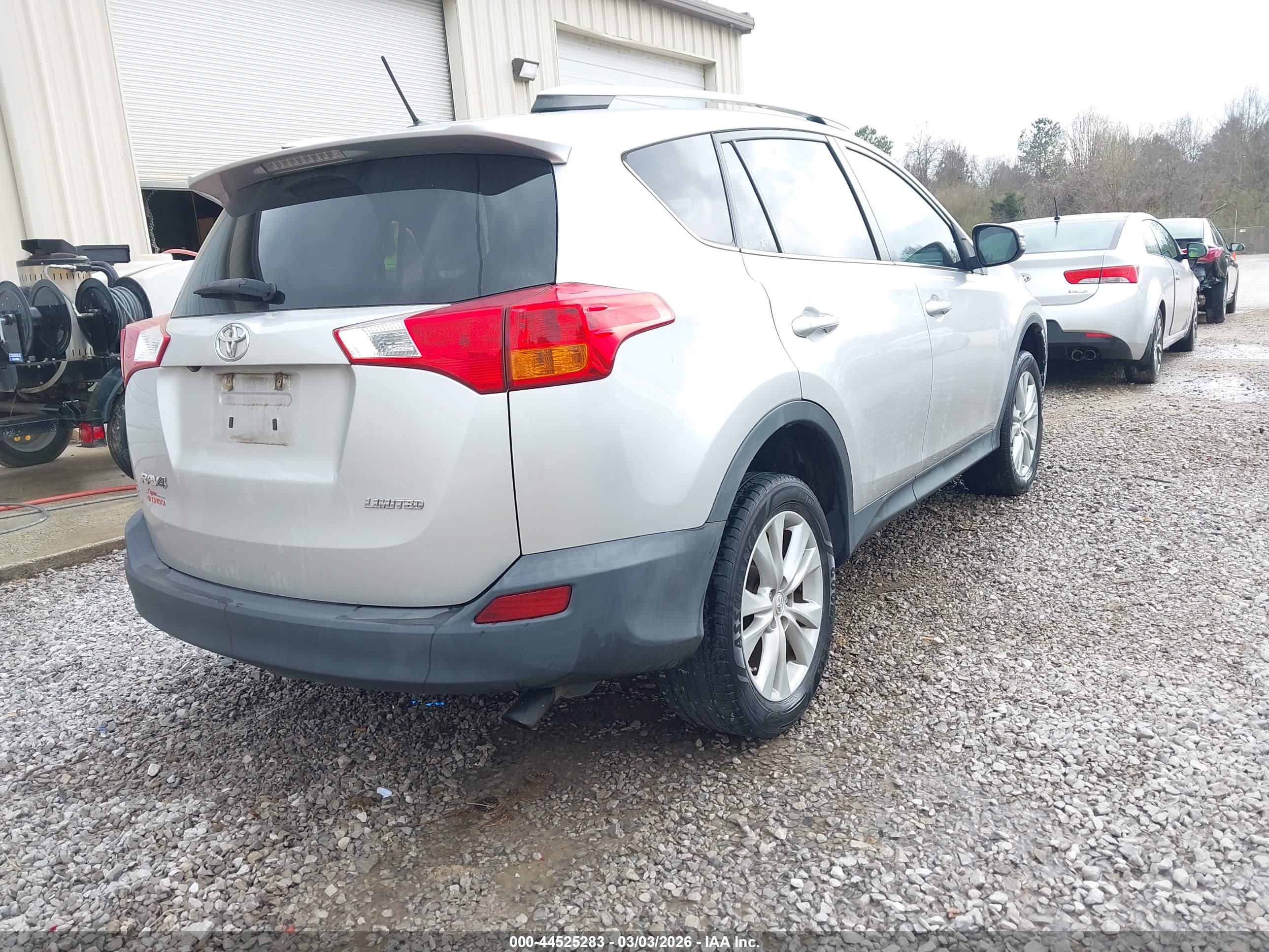 TOYOTA RAV4 image 4