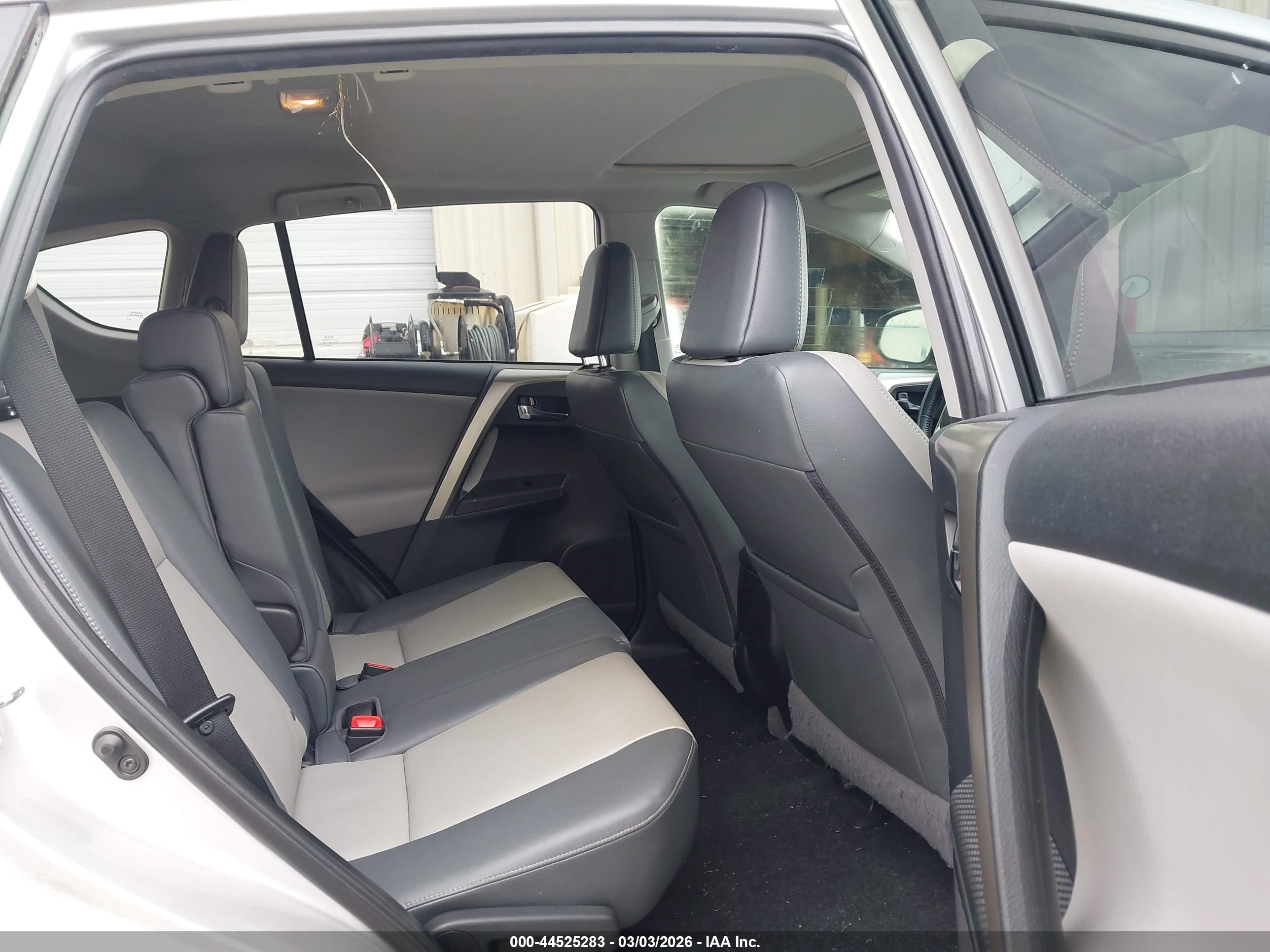TOYOTA RAV4 image 8