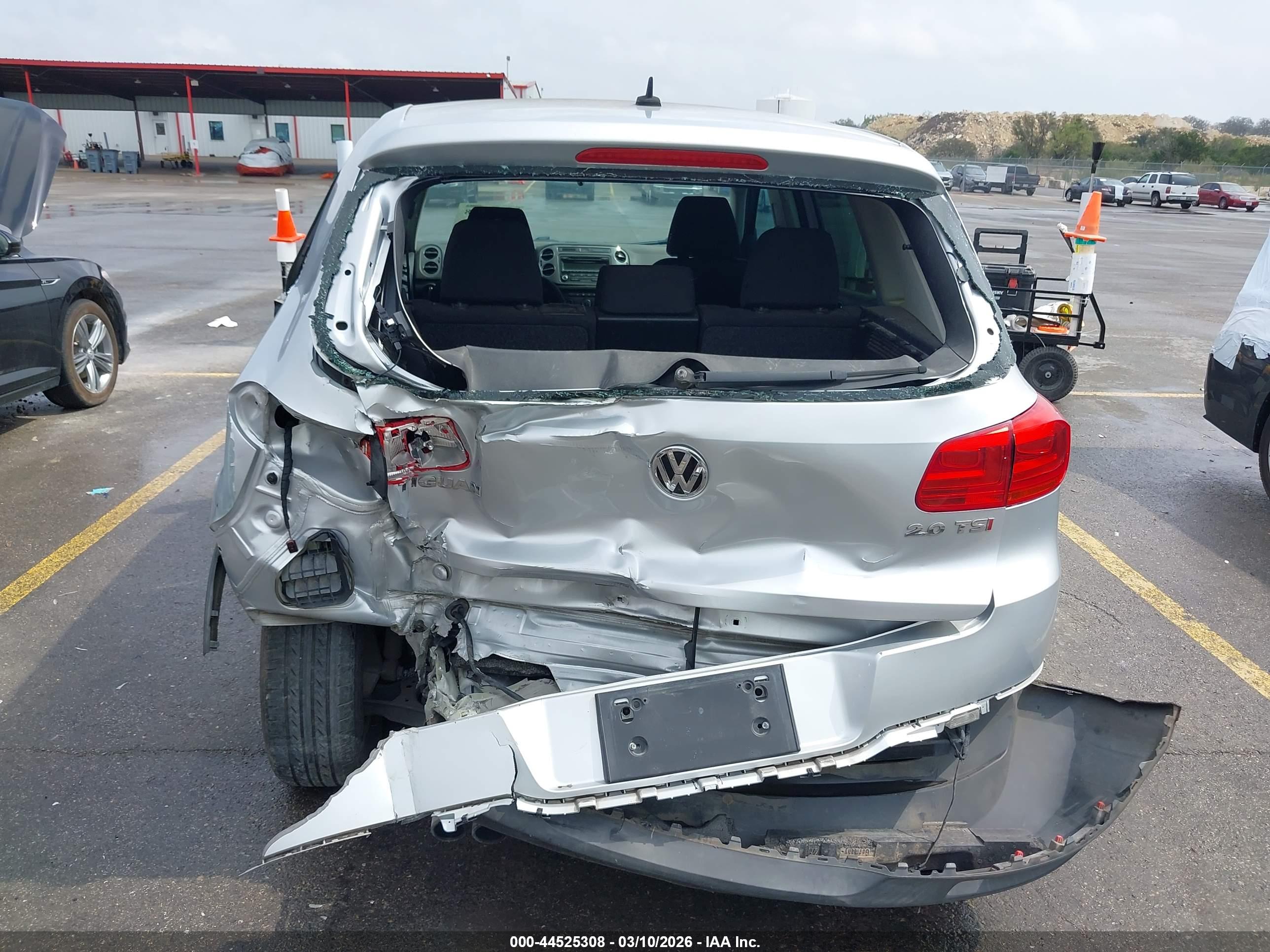 VOLKSWAGEN TIGUAN image 6