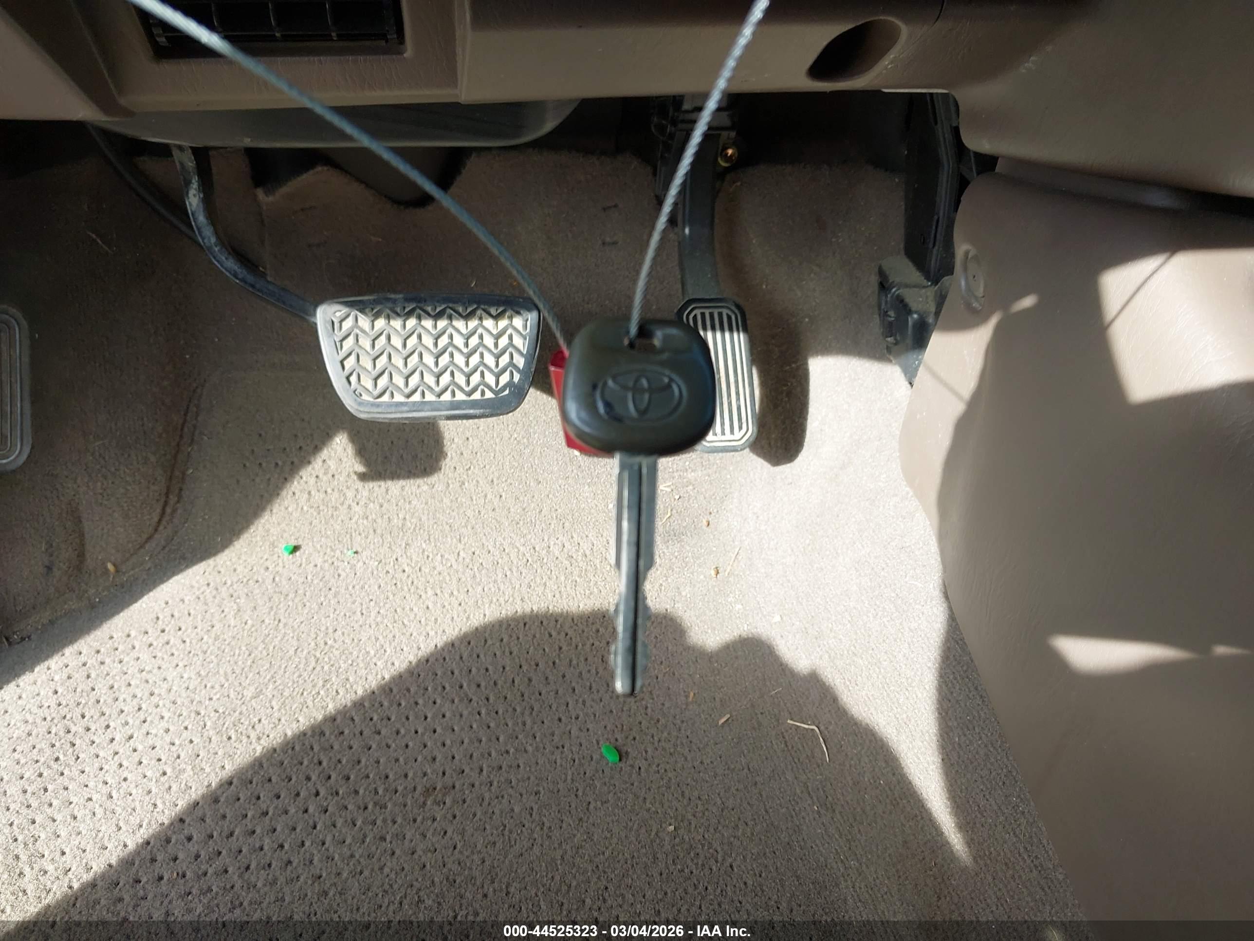 TOYOTA SEQUOIA image 11