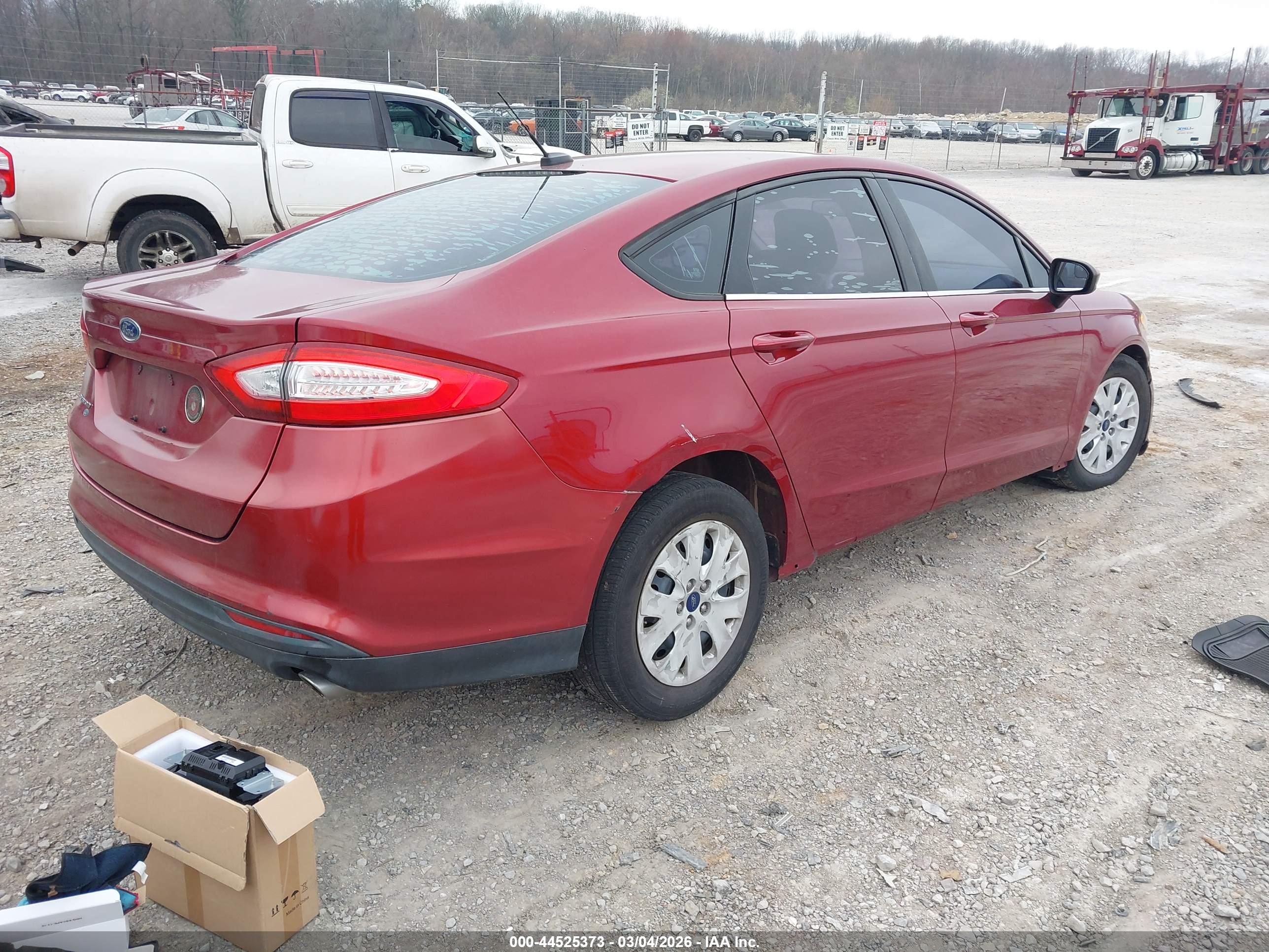 FORD FUSION image 4