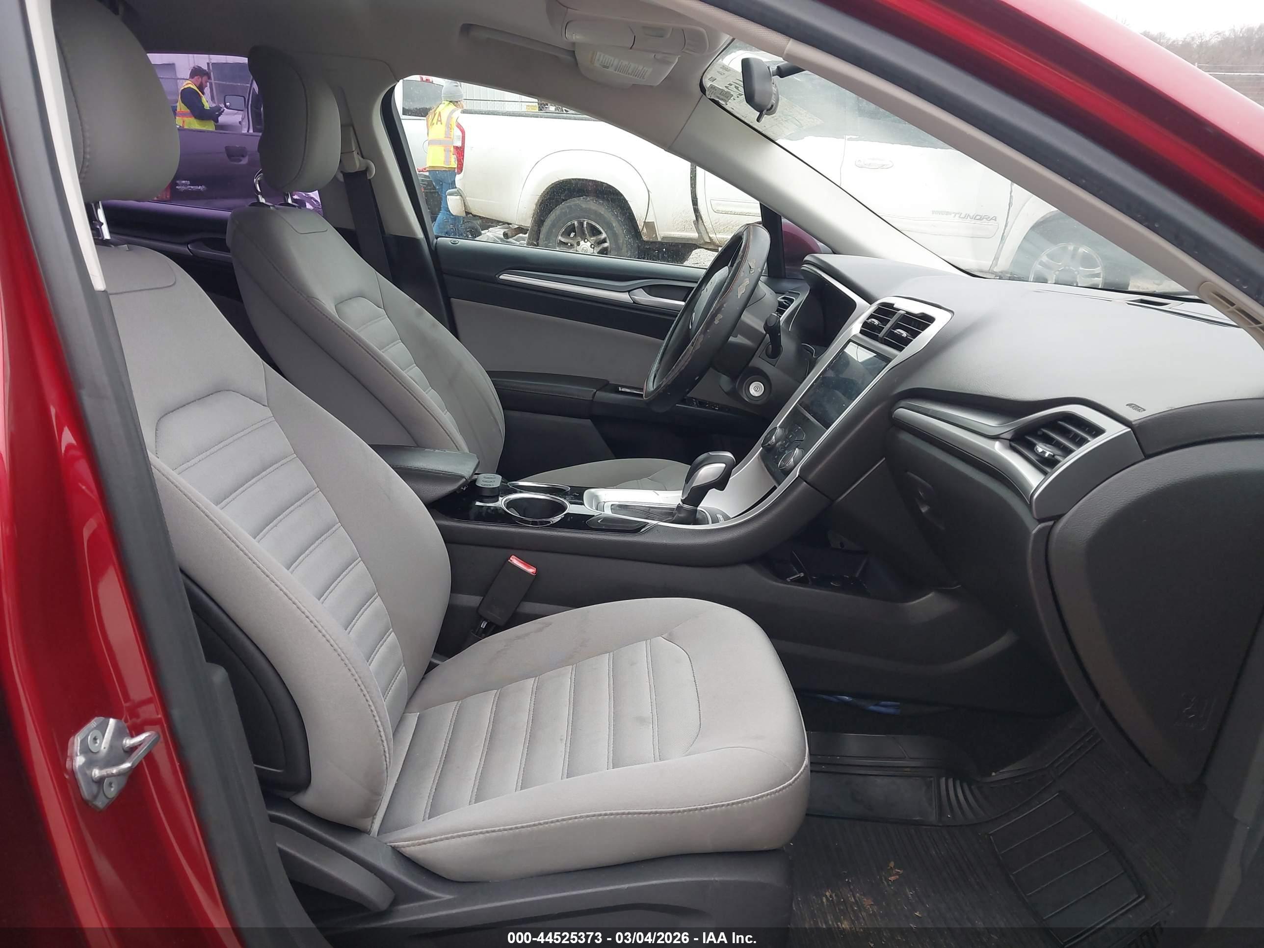 FORD FUSION image 5