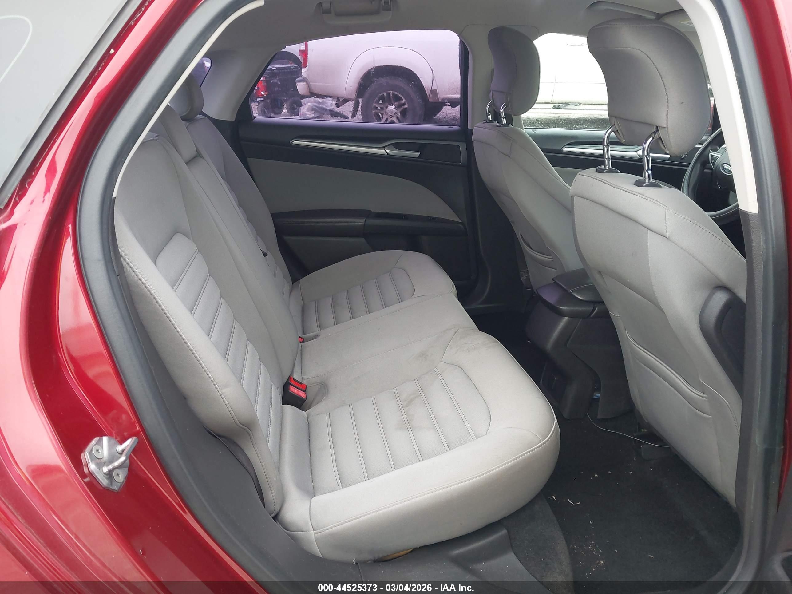 FORD FUSION image 8
