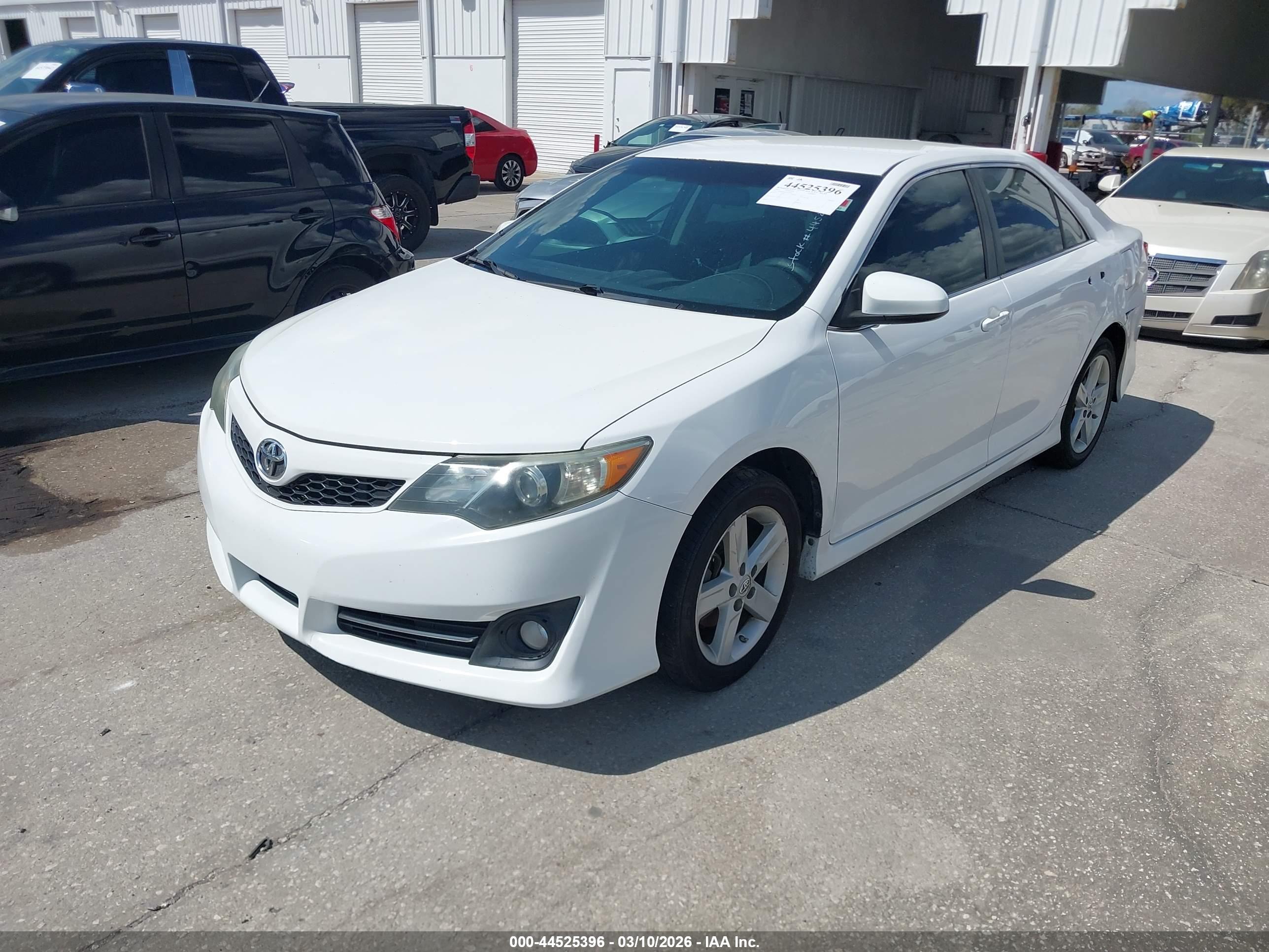 TOYOTA CAMRY image 2