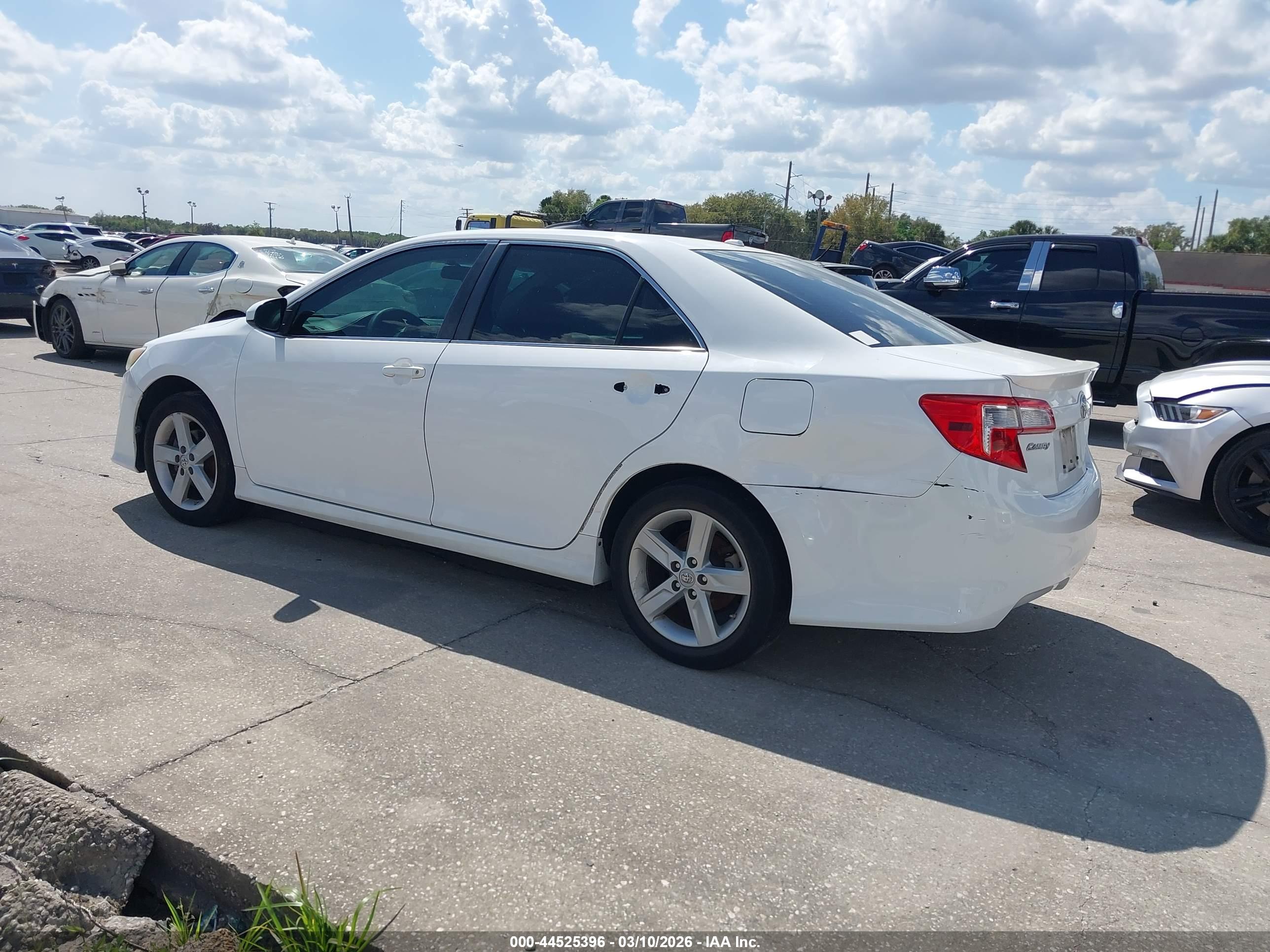 TOYOTA CAMRY image 3