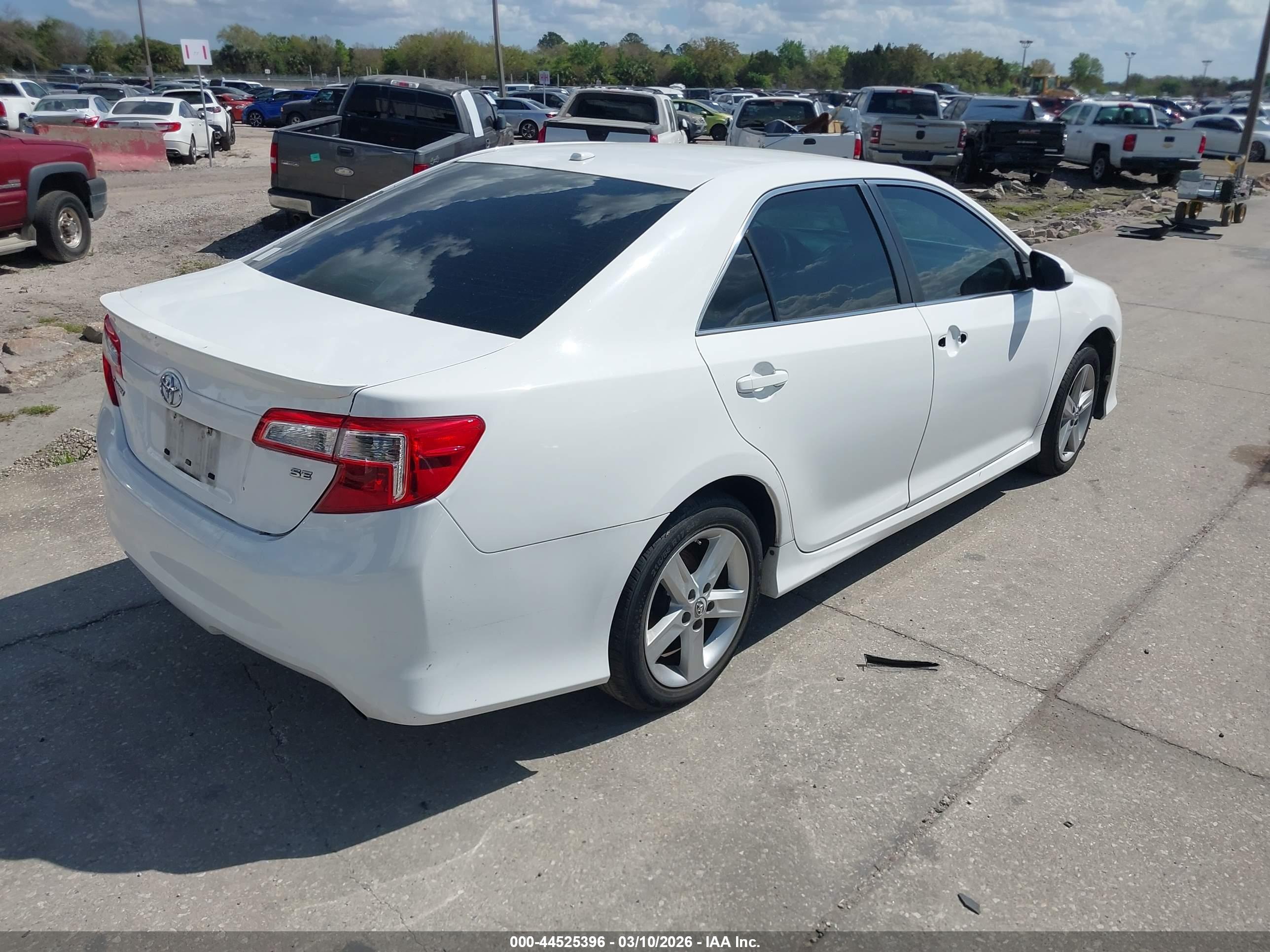 TOYOTA CAMRY image 4