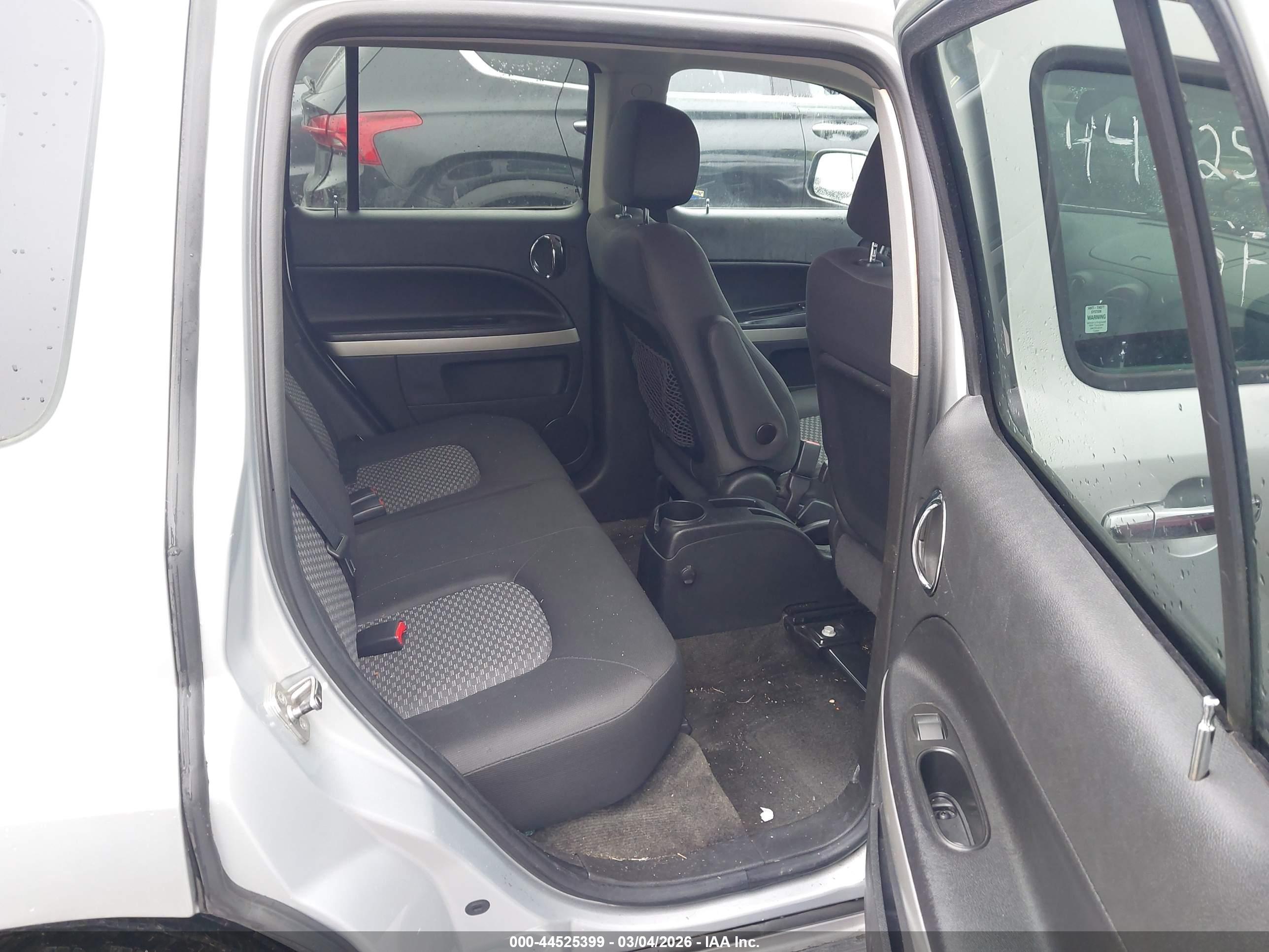 CHEVROLET HHR image 8