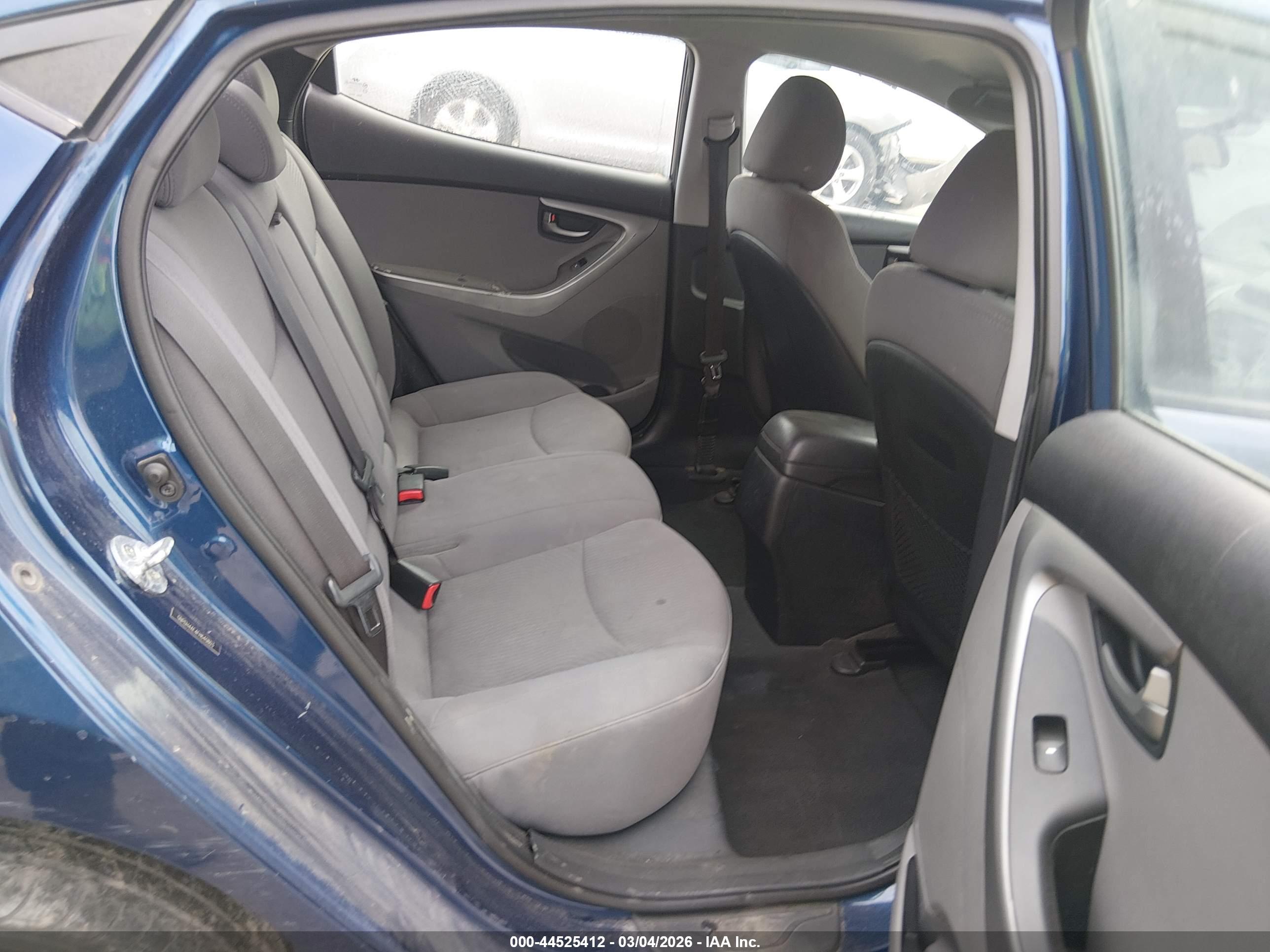 HYUNDAI ELANTRA image 8
