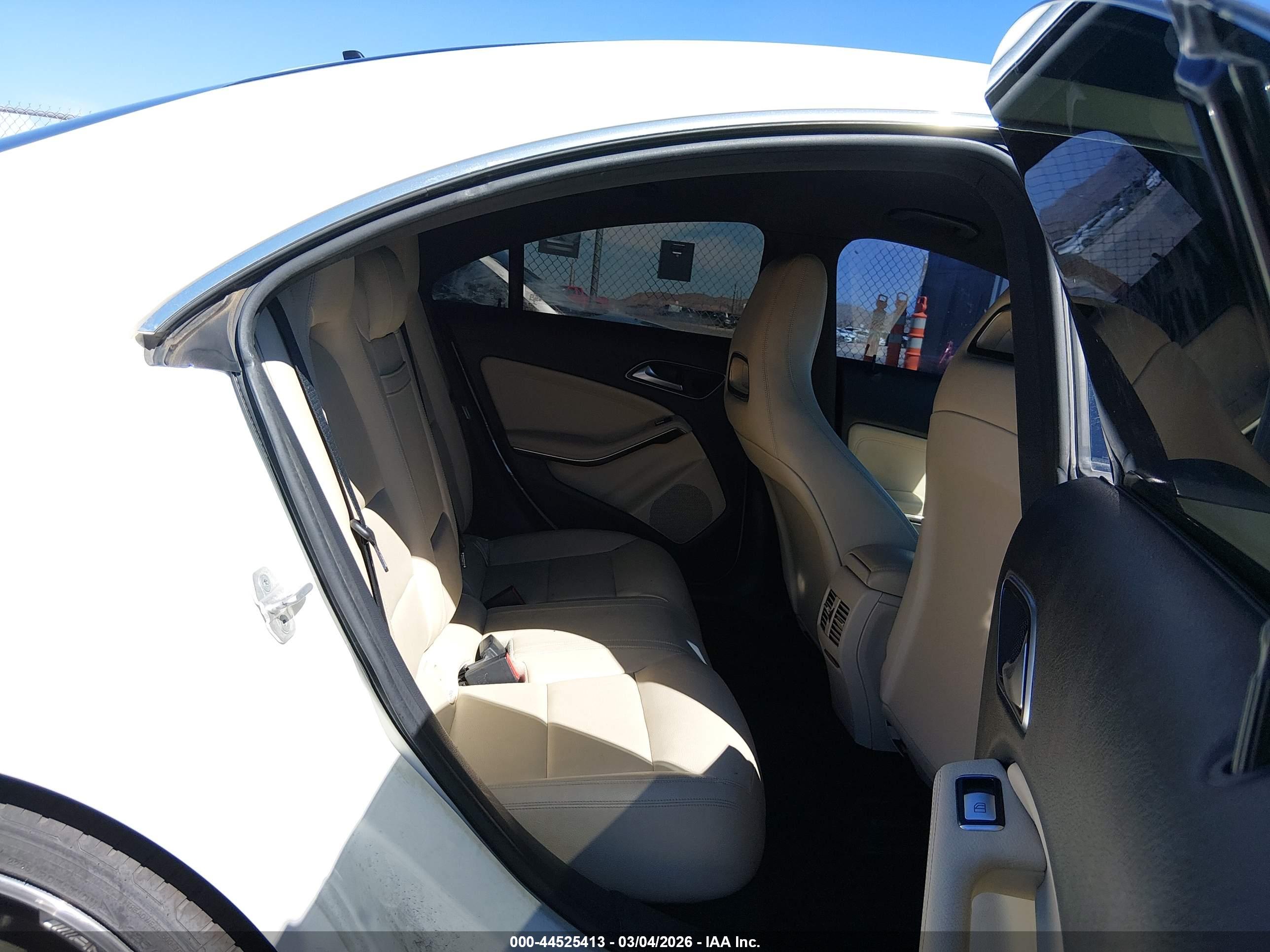 MERCEDES-BENZ CLA image 8