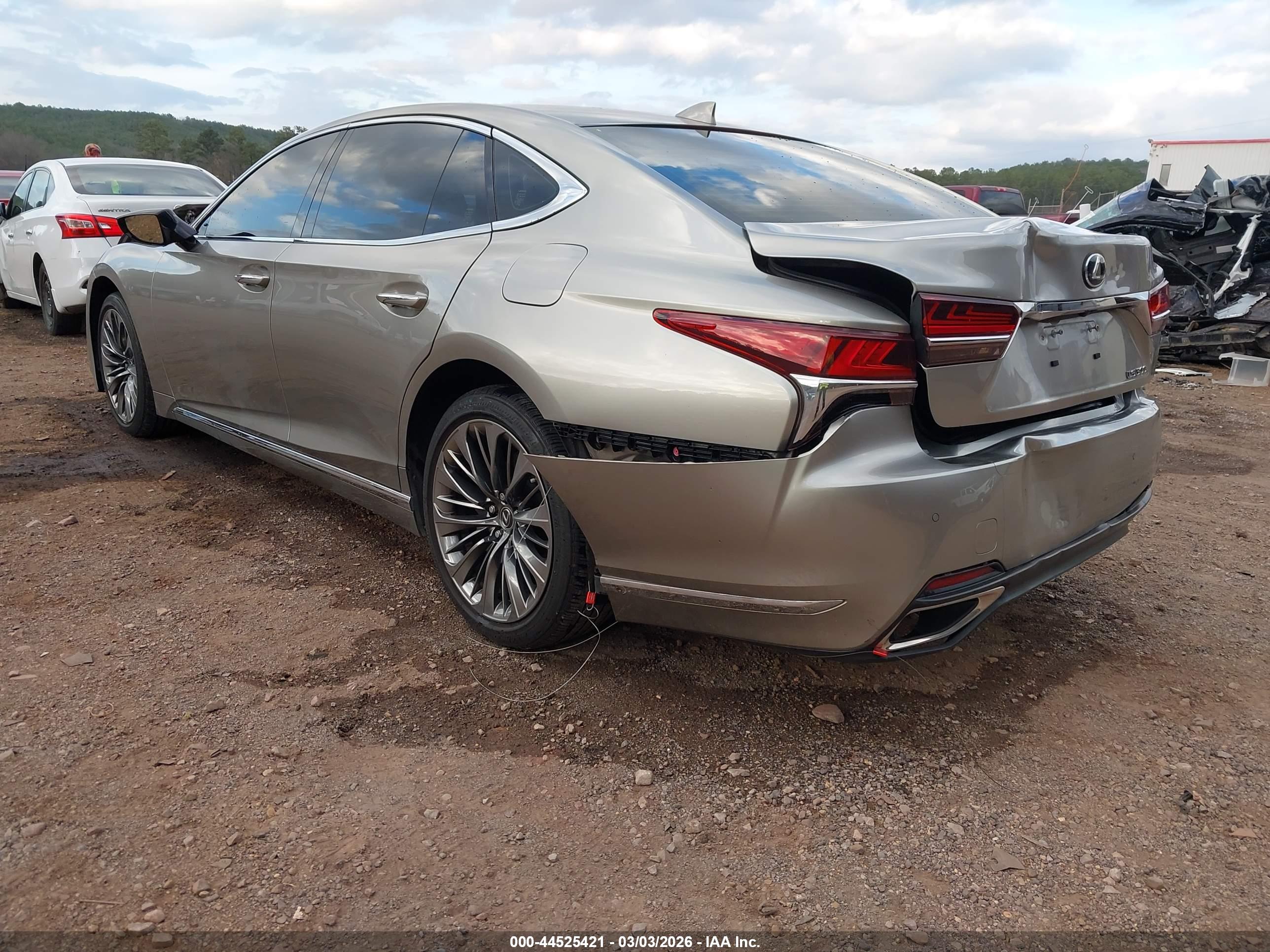 LEXUS LS image 3