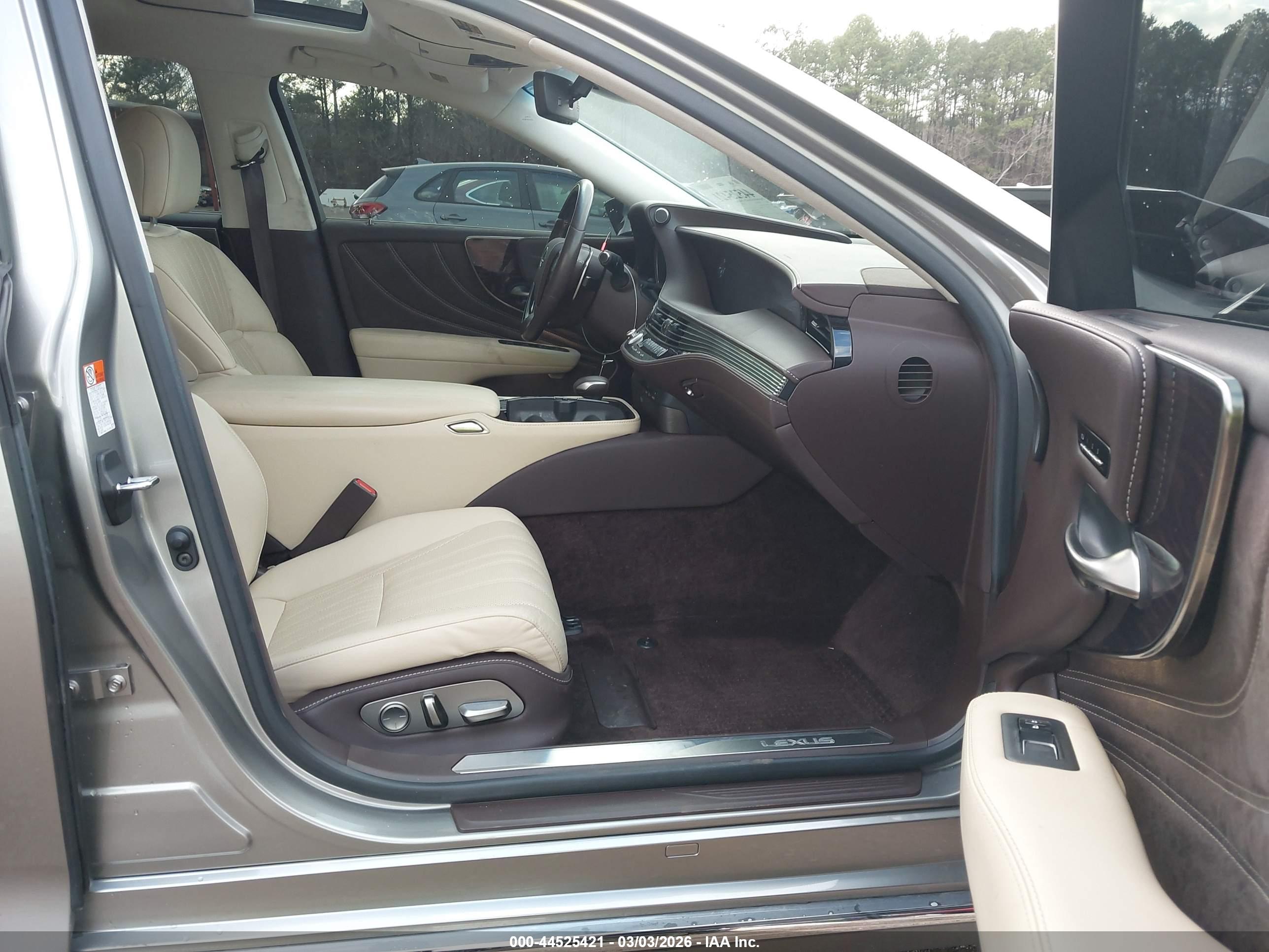 LEXUS LS image 5