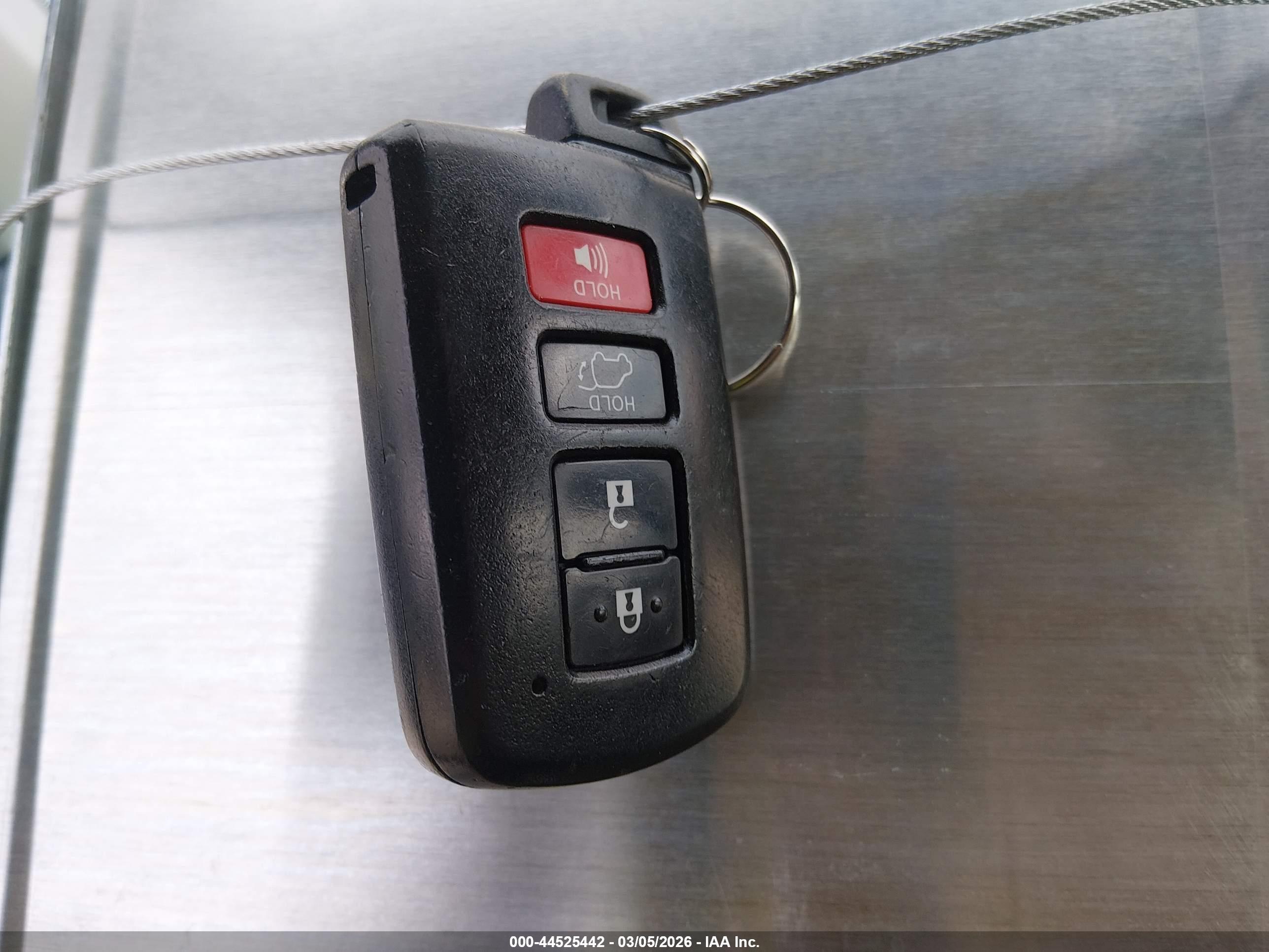 TOYOTA RAV4 image 11