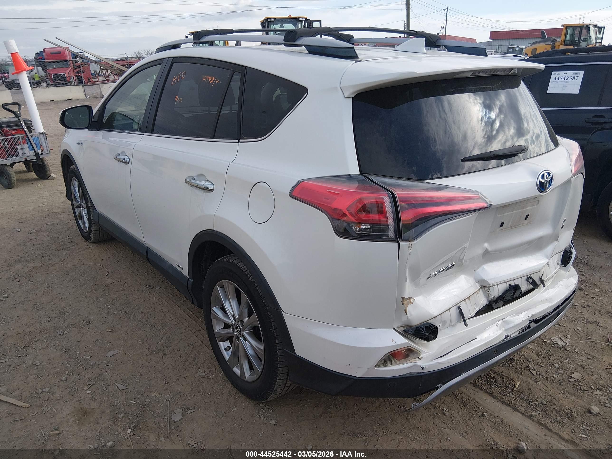 TOYOTA RAV4 image 3