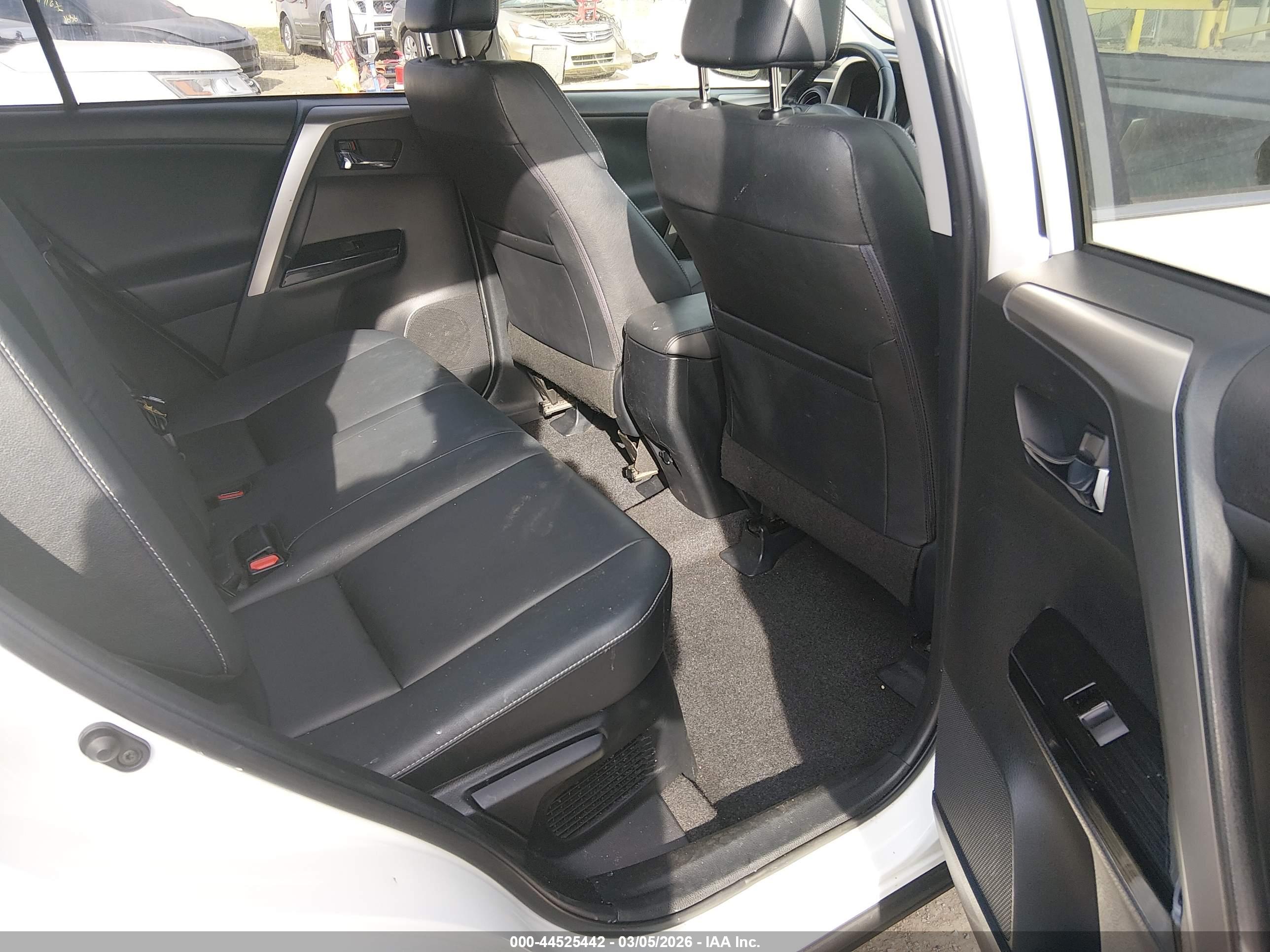 TOYOTA RAV4 image 8