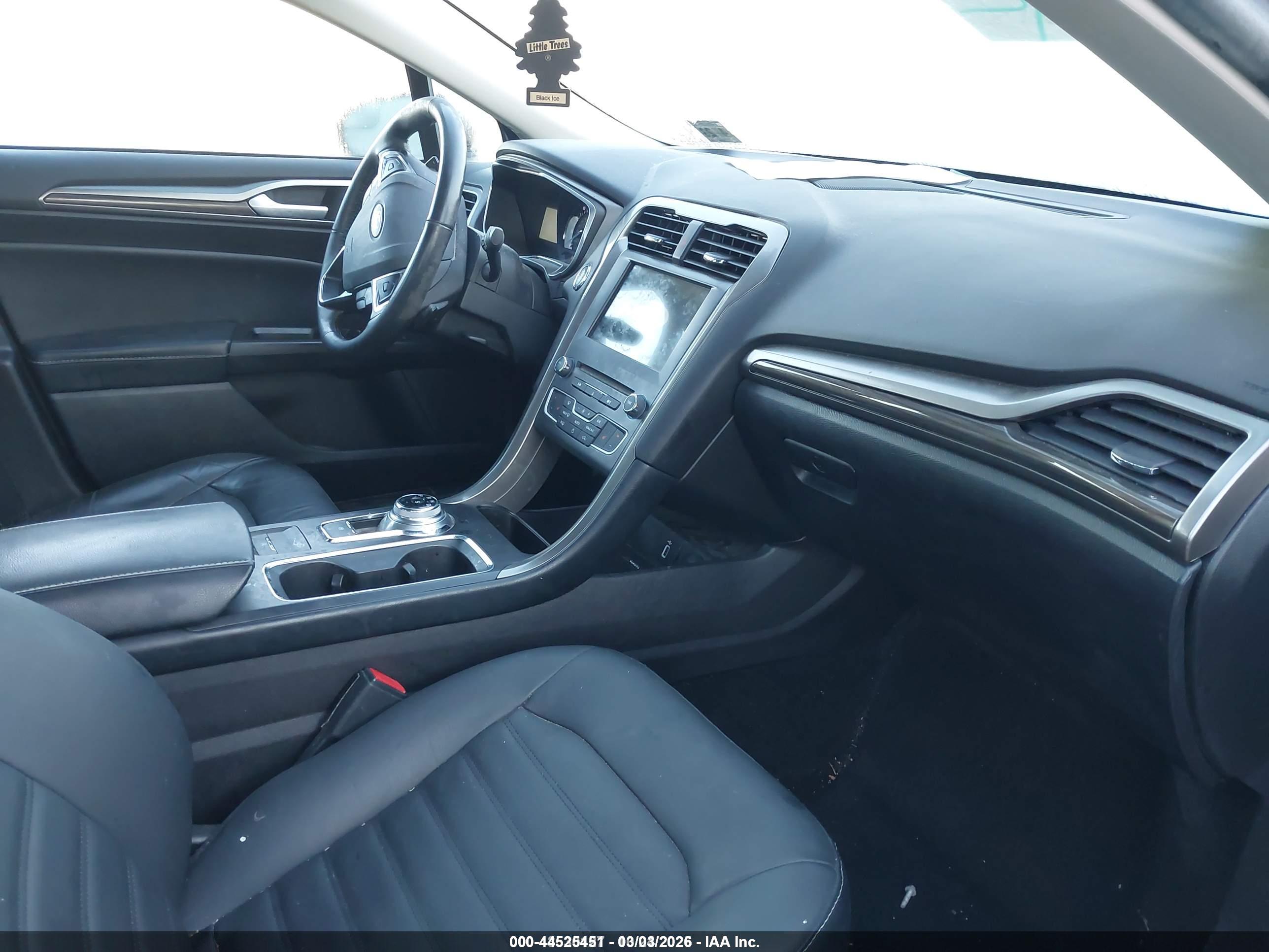 FORD FUSION image 5