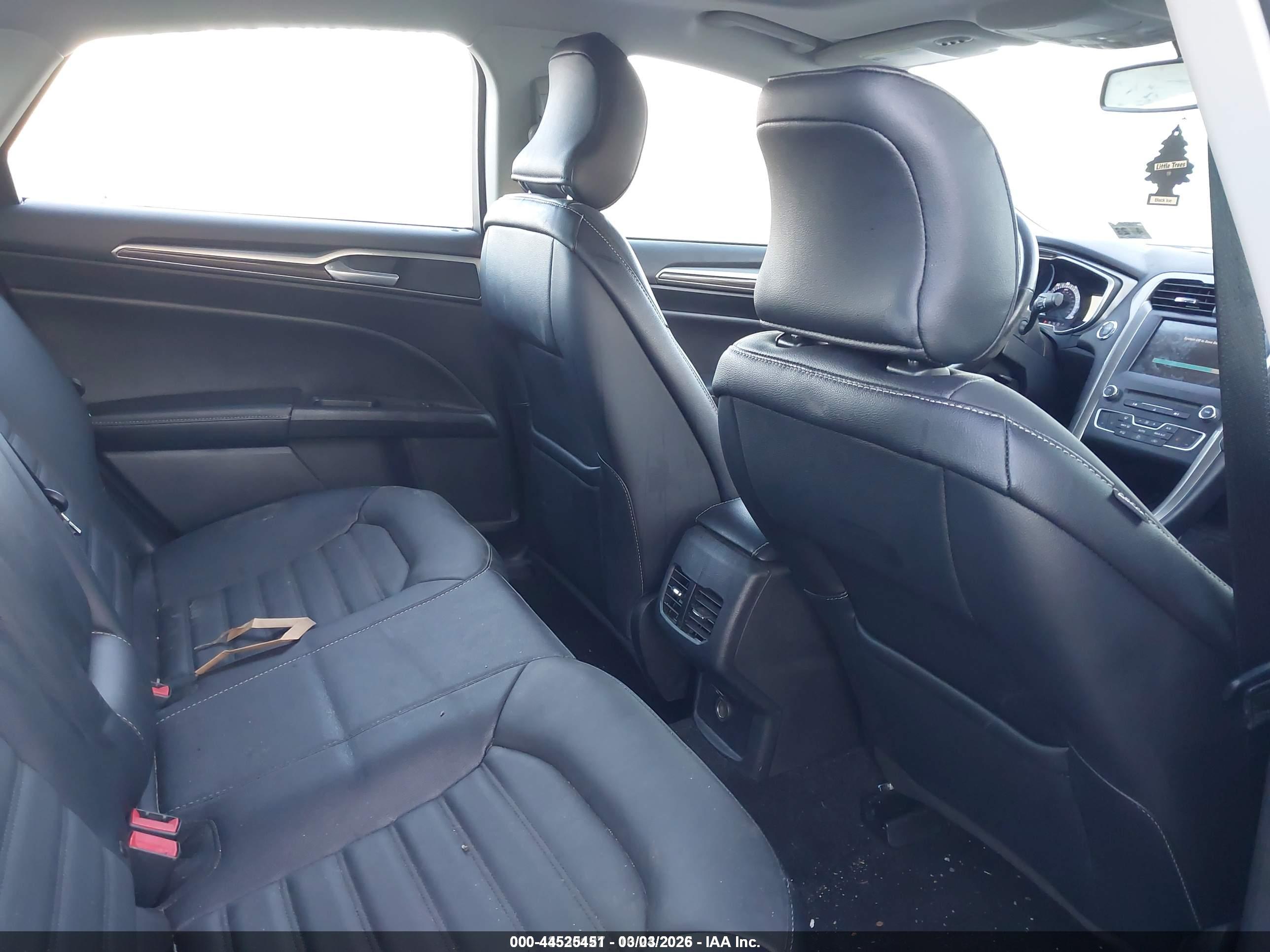 FORD FUSION image 8