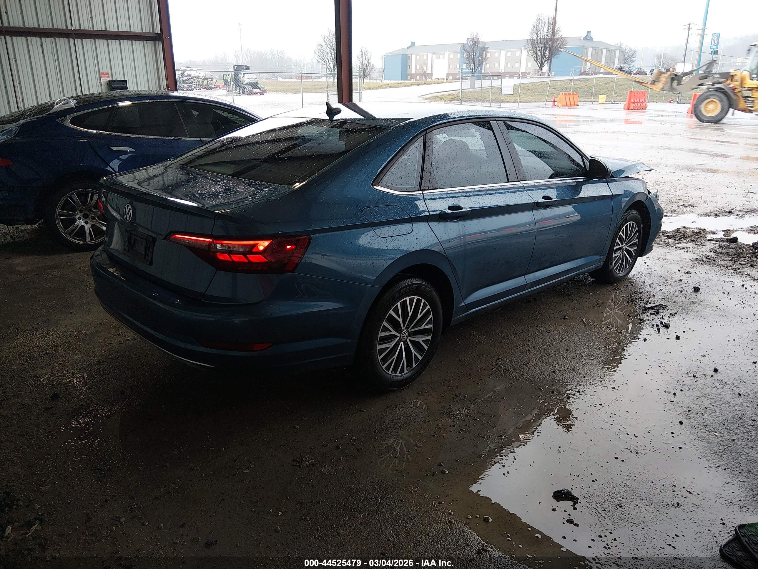 VOLKSWAGEN JETTA image 4