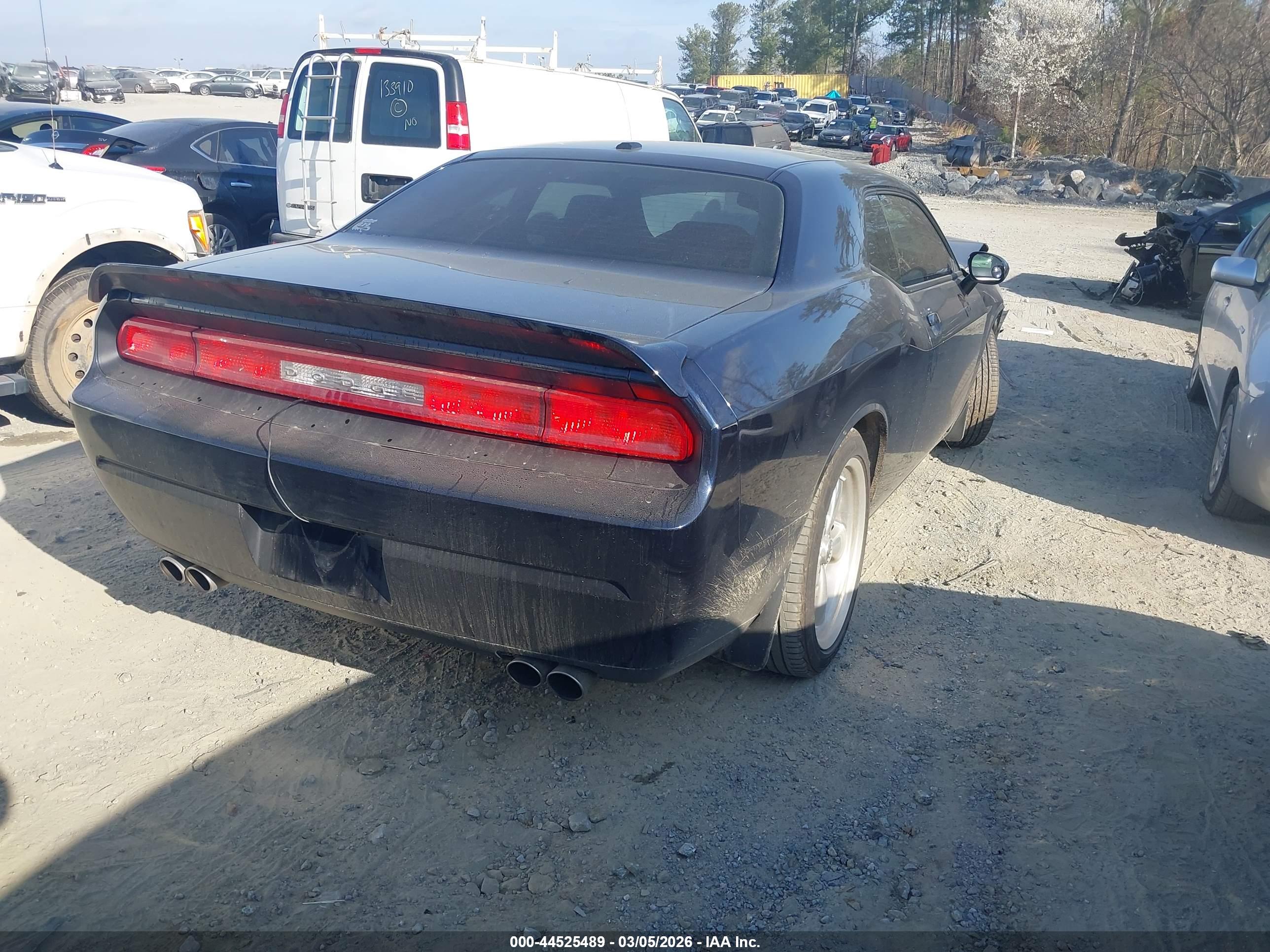 DODGE CHALLENGER image 4