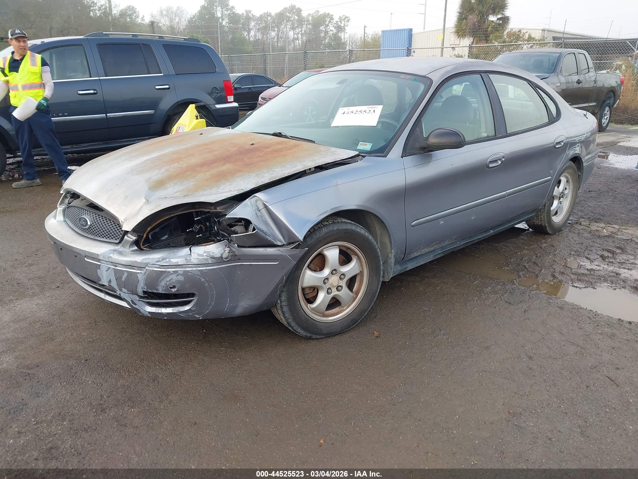 FORD TAURUS image 2