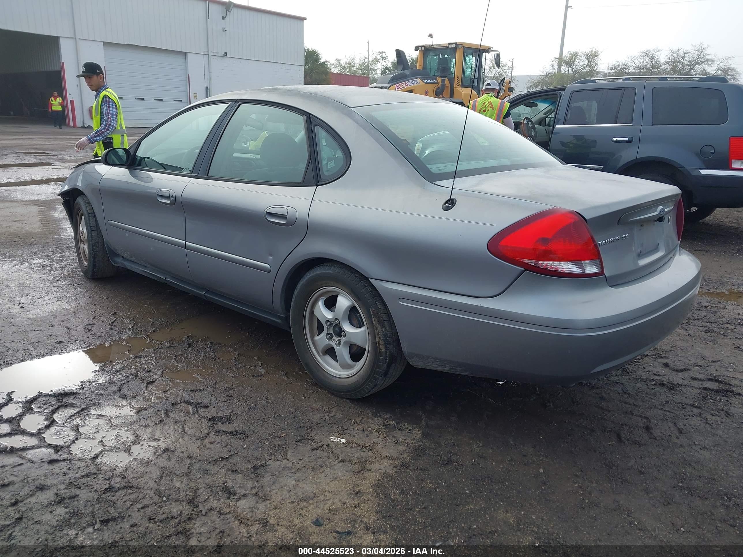 FORD TAURUS image 3