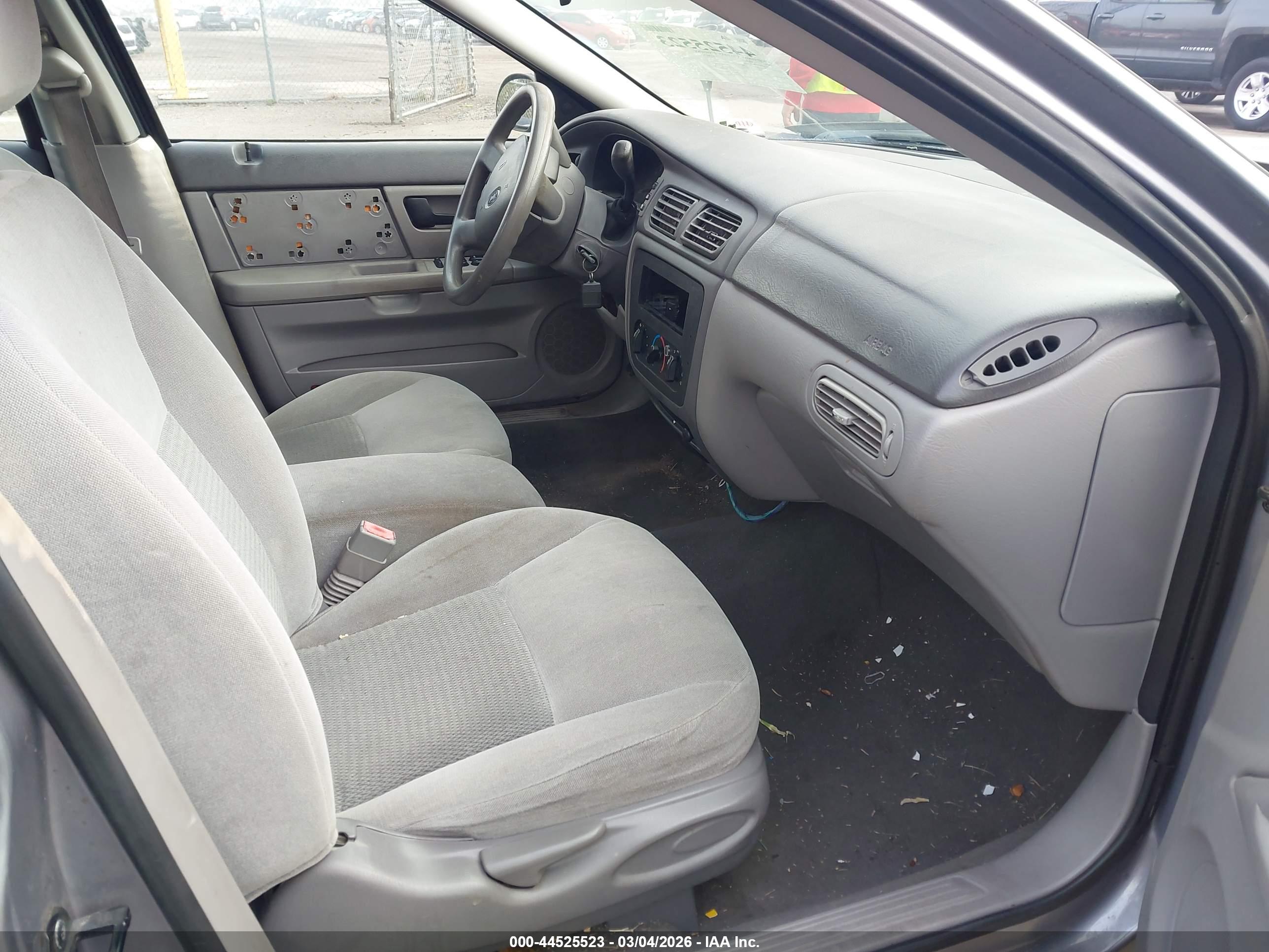 FORD TAURUS image 5