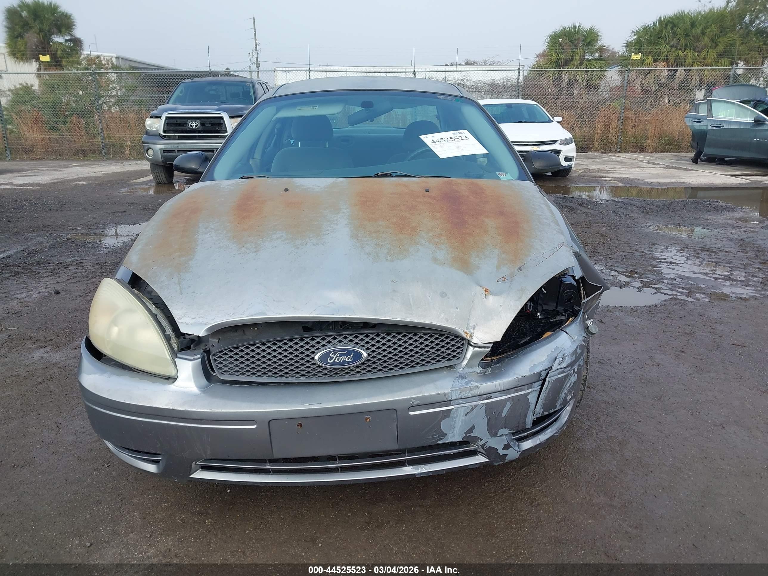 FORD TAURUS image 6