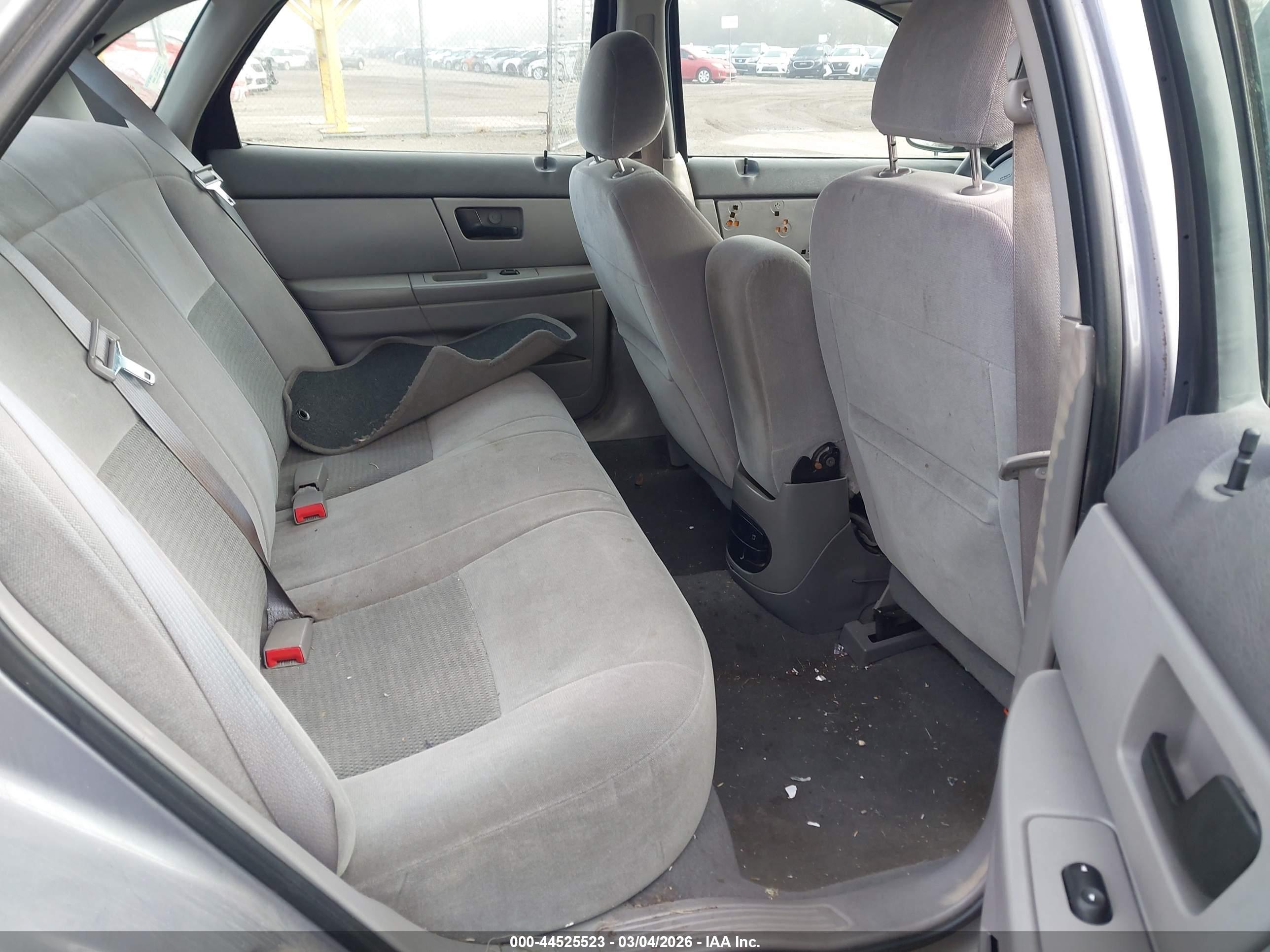 FORD TAURUS image 8