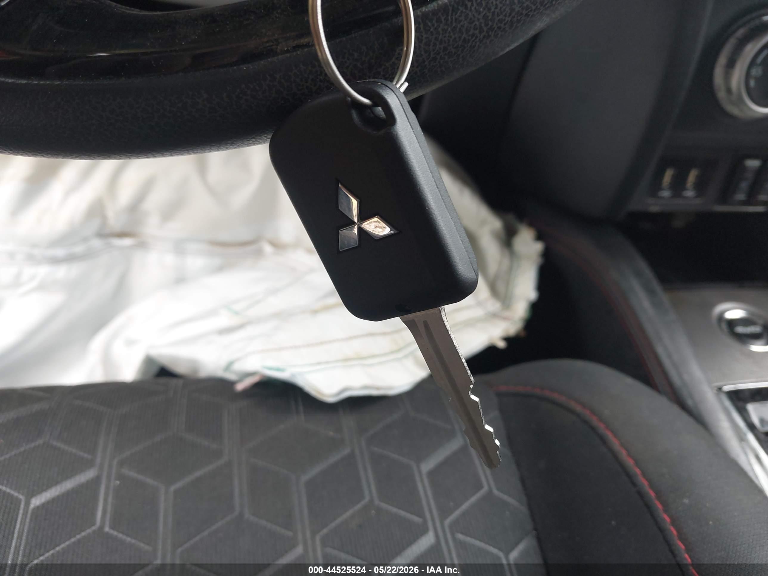 MITSUBISHI OUTLANDER image 11