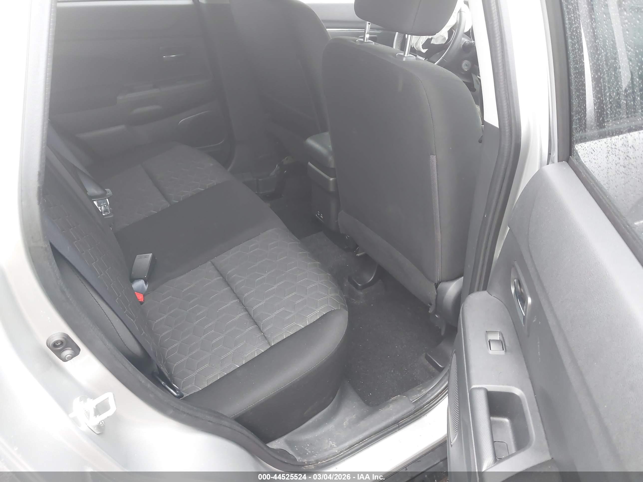 MITSUBISHI OUTLANDER image 8
