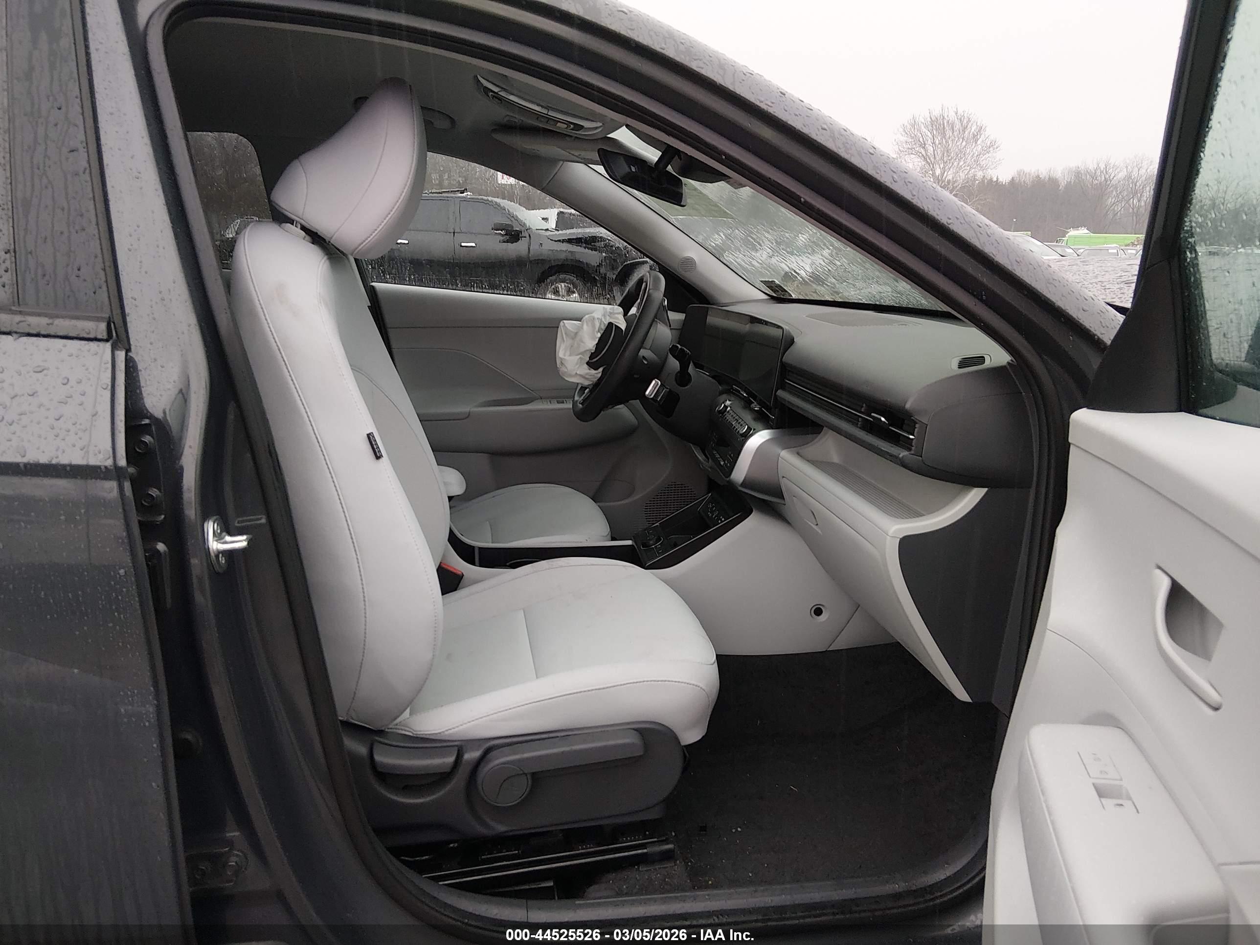 HYUNDAI KONA image 5