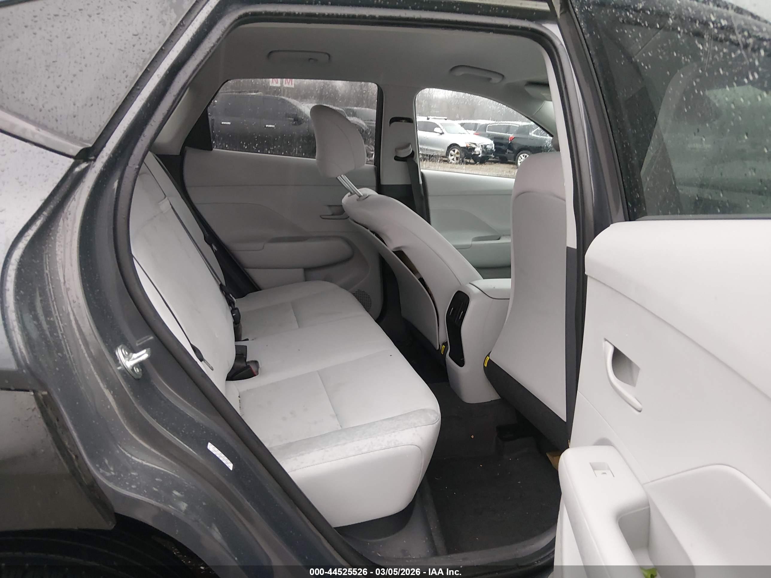 HYUNDAI KONA image 8