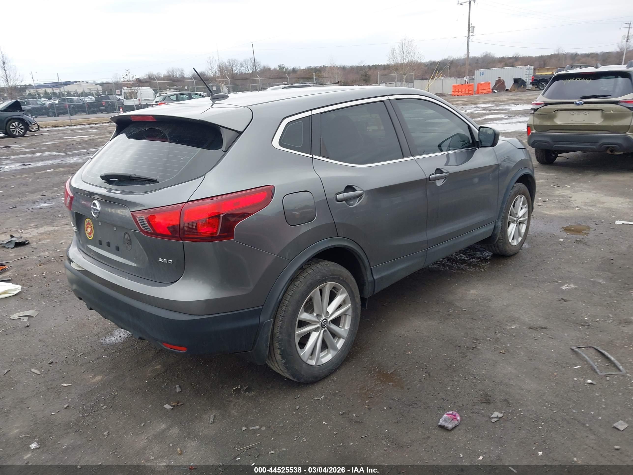 NISSAN ROGUE image 4