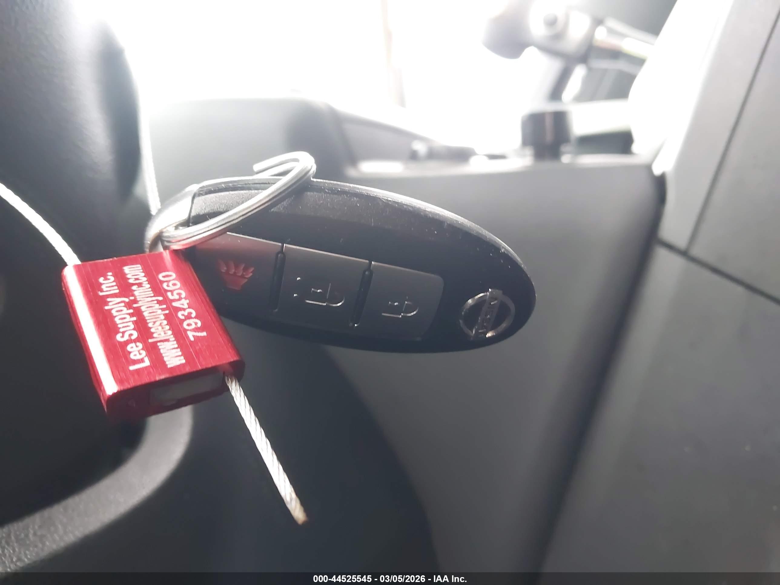 NISSAN ROGUE image 11