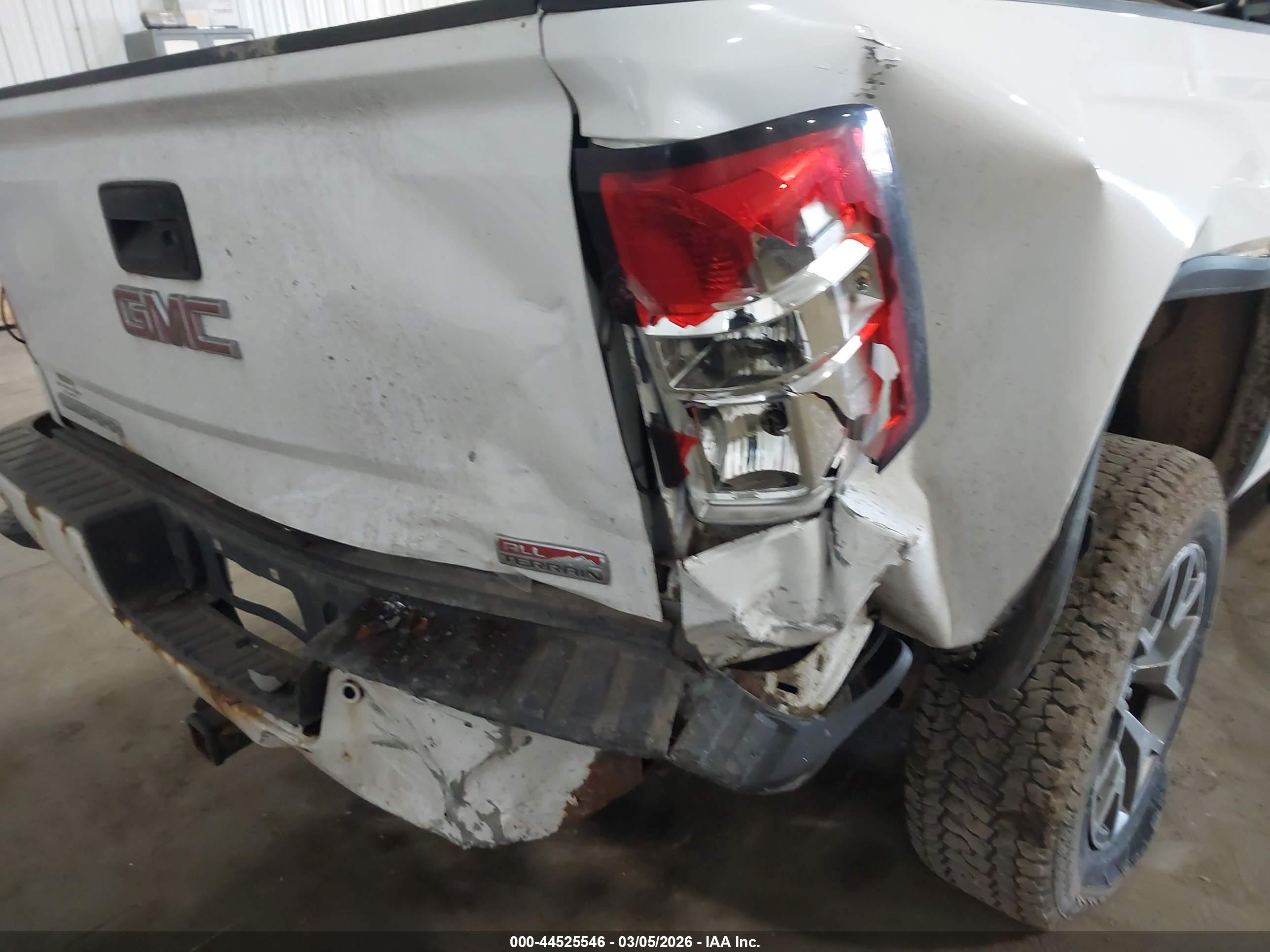 GMC SIERRA image 6