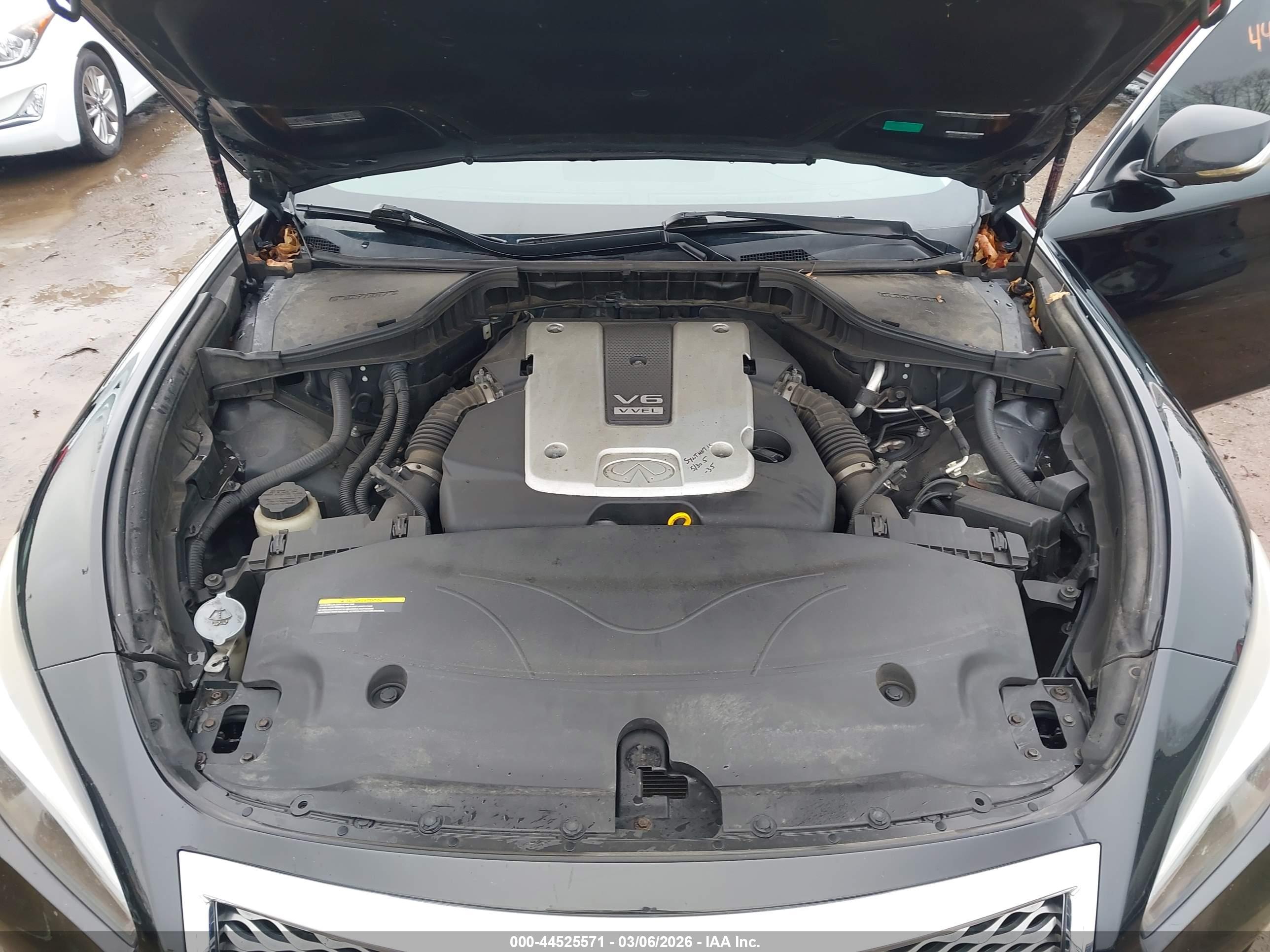 INFINITI Q70 image 10