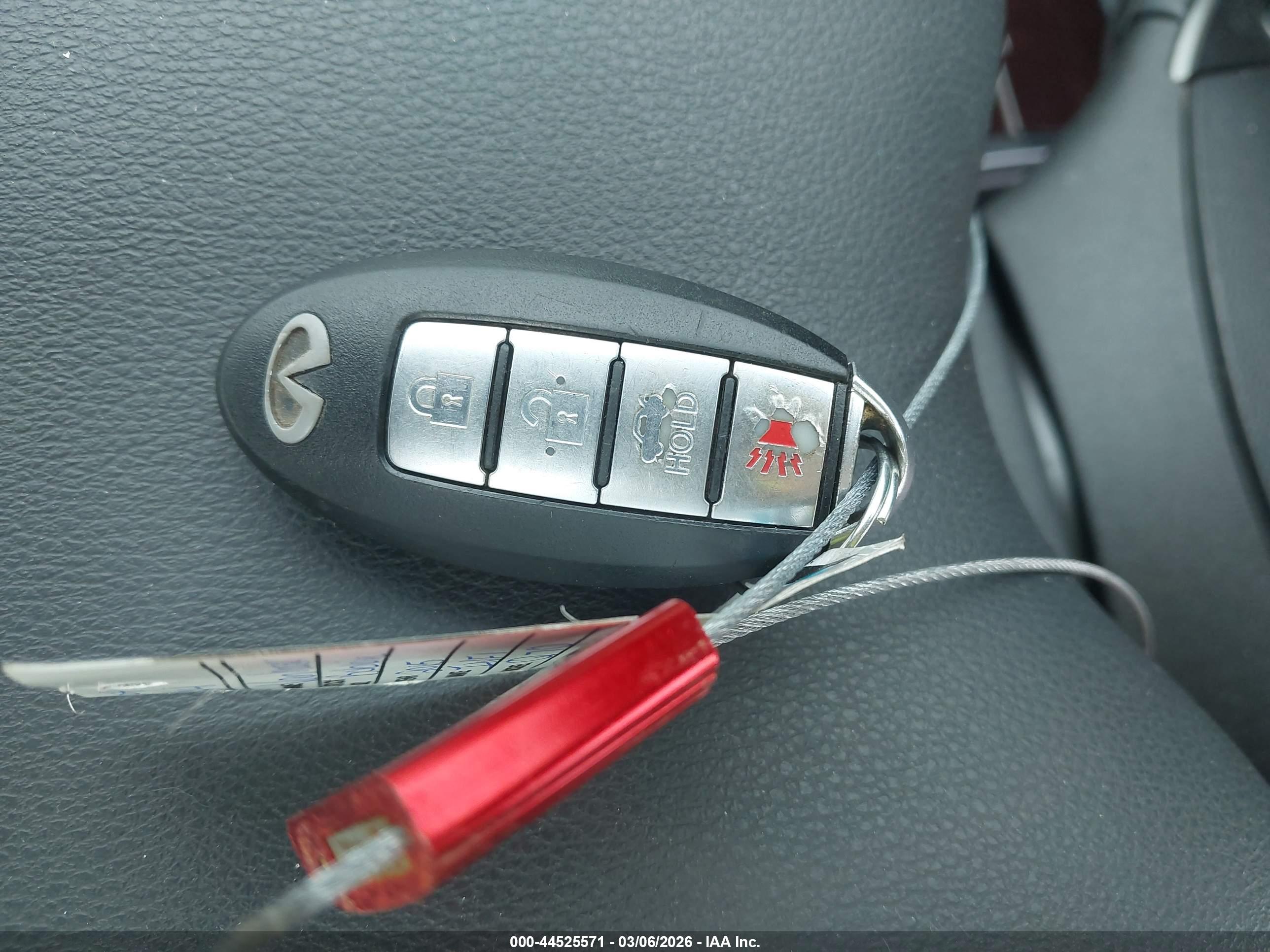 INFINITI Q70 image 11