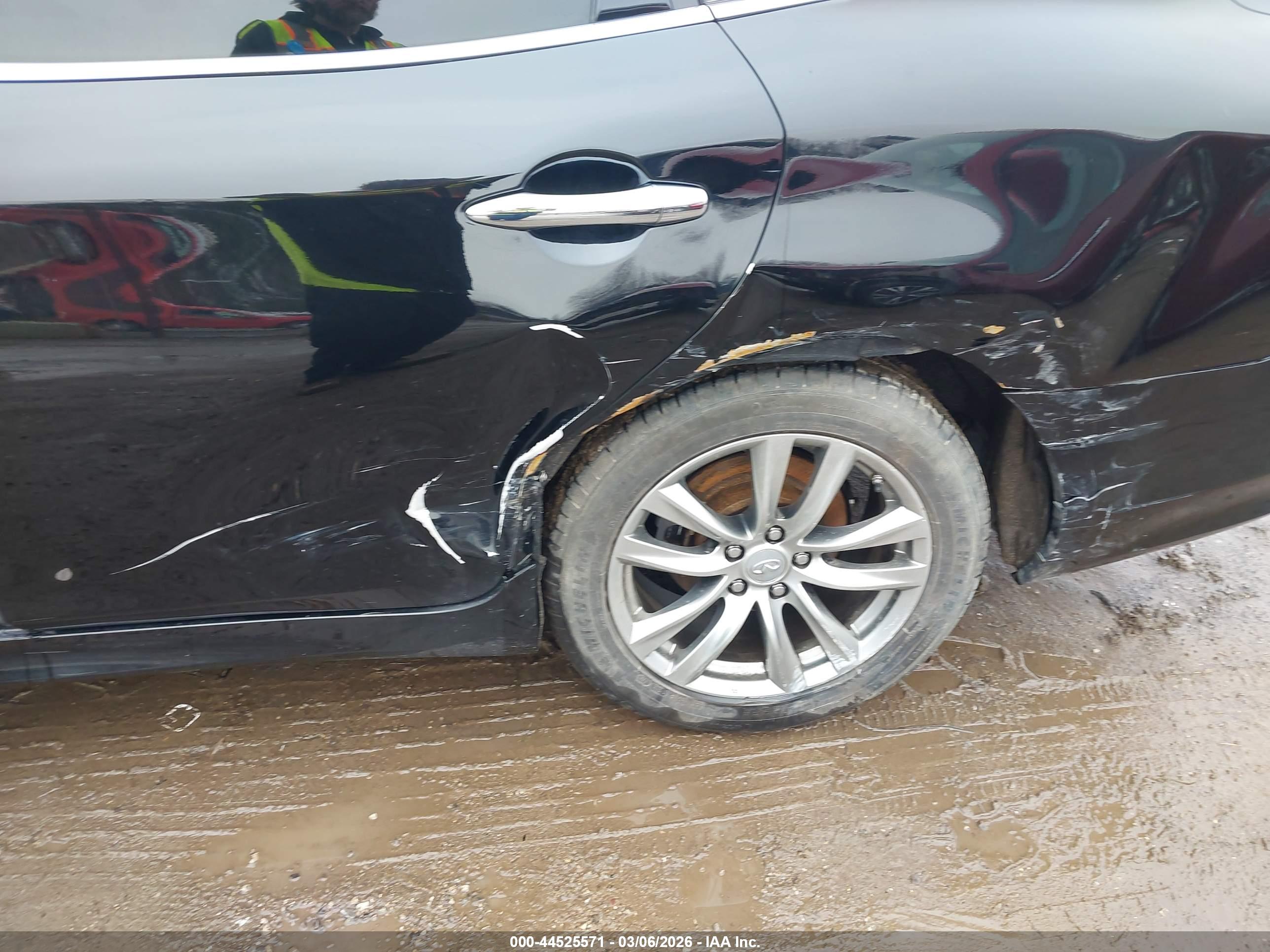 INFINITI Q70 image 6
