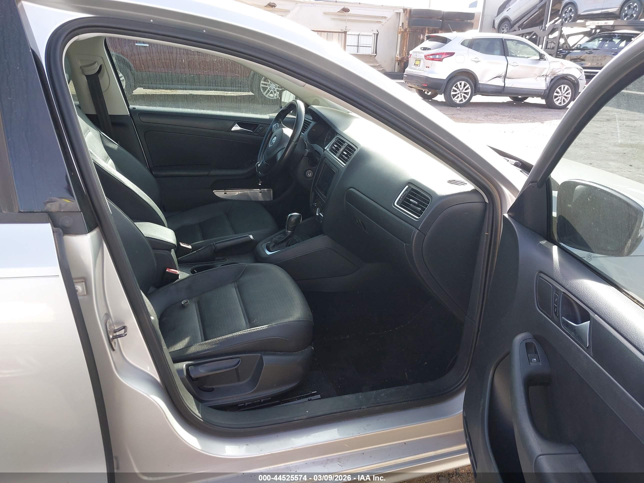 VOLKSWAGEN JETTA image 5